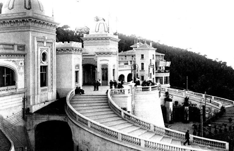 L'escalinata en forma de corba és un dels exemples de la grandiloqüència del Casino- FOTO: Arxiu