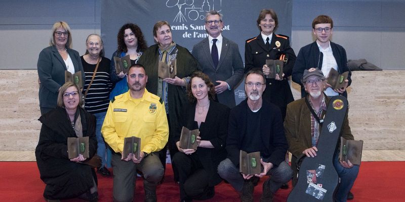 Guanyadors dels Premis Sant Cugat de l'any 2024 amb l'alcalde, Josep Maria Vallès. FOTO: Bernat Millet (TOT Sant Cugat)