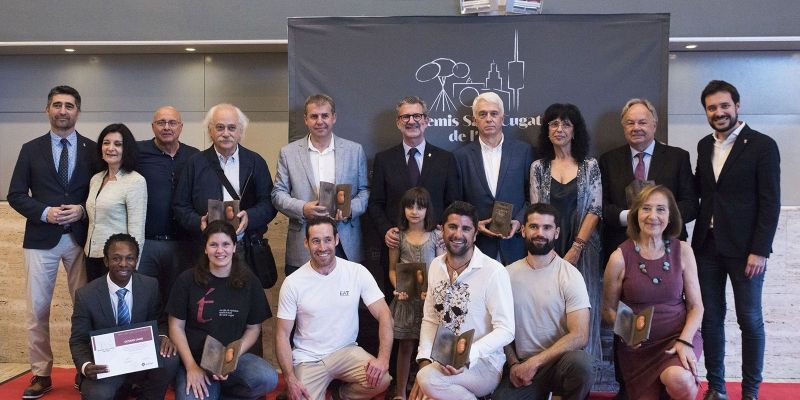 Guanyadors dels Premis Sant Cugat de l'any 2019-2023 amb l'alcalde, Josep Maria Vallès. FOTO: Bernat Millet (TOT Sant Cugat)