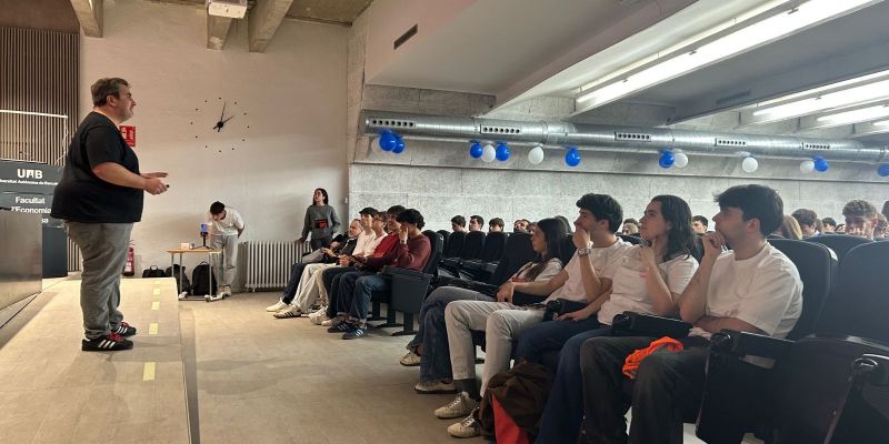 Estudiants santcugatencs porten VICIO a la Universitat Autònoma de Barcelona FOTO: Elvira Gallardo (TOT Sant Cugat)