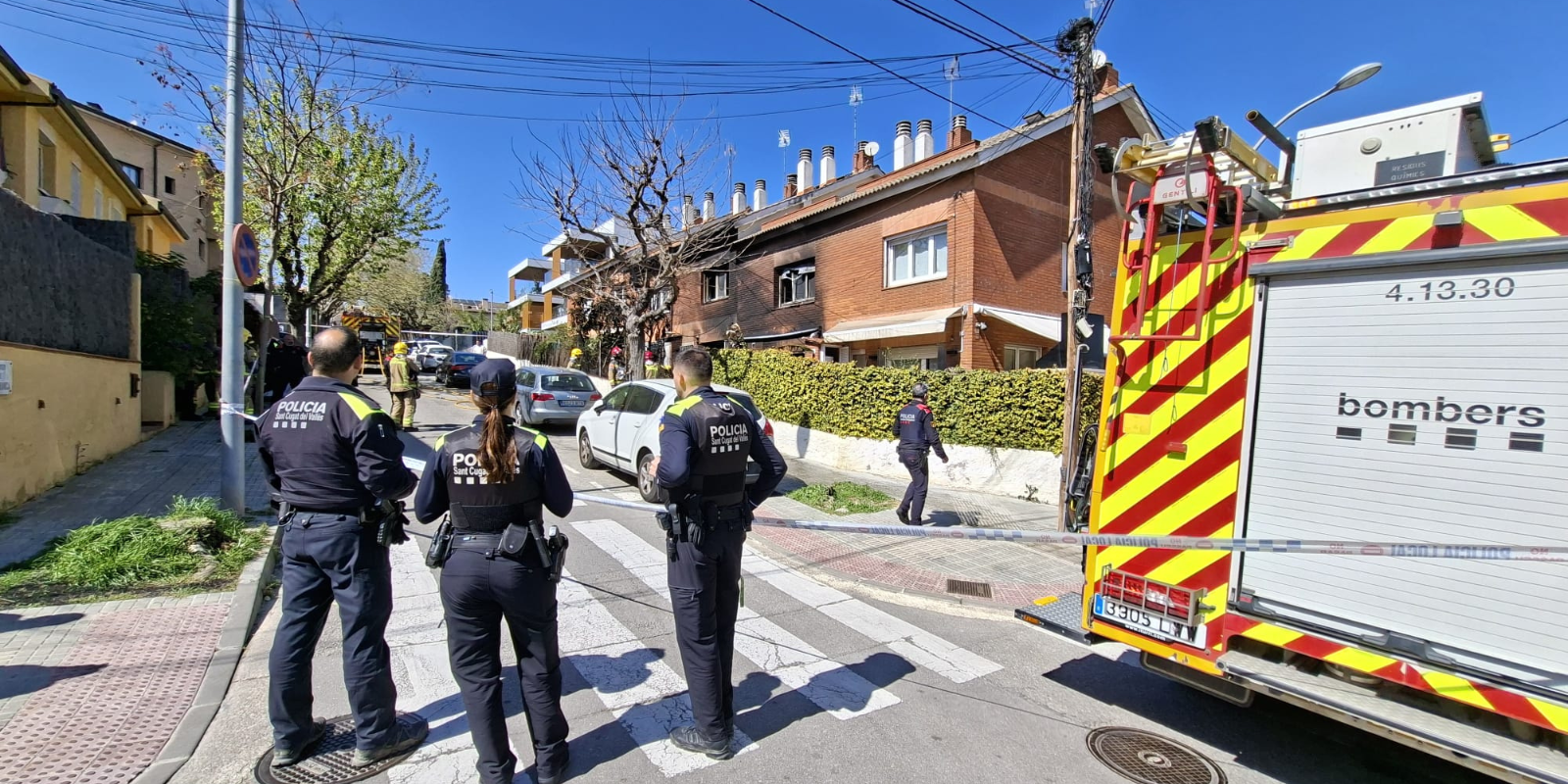 Efectius de la Policia Local i dels Bombers al lloc dels fets. FOTO: Ajuntament