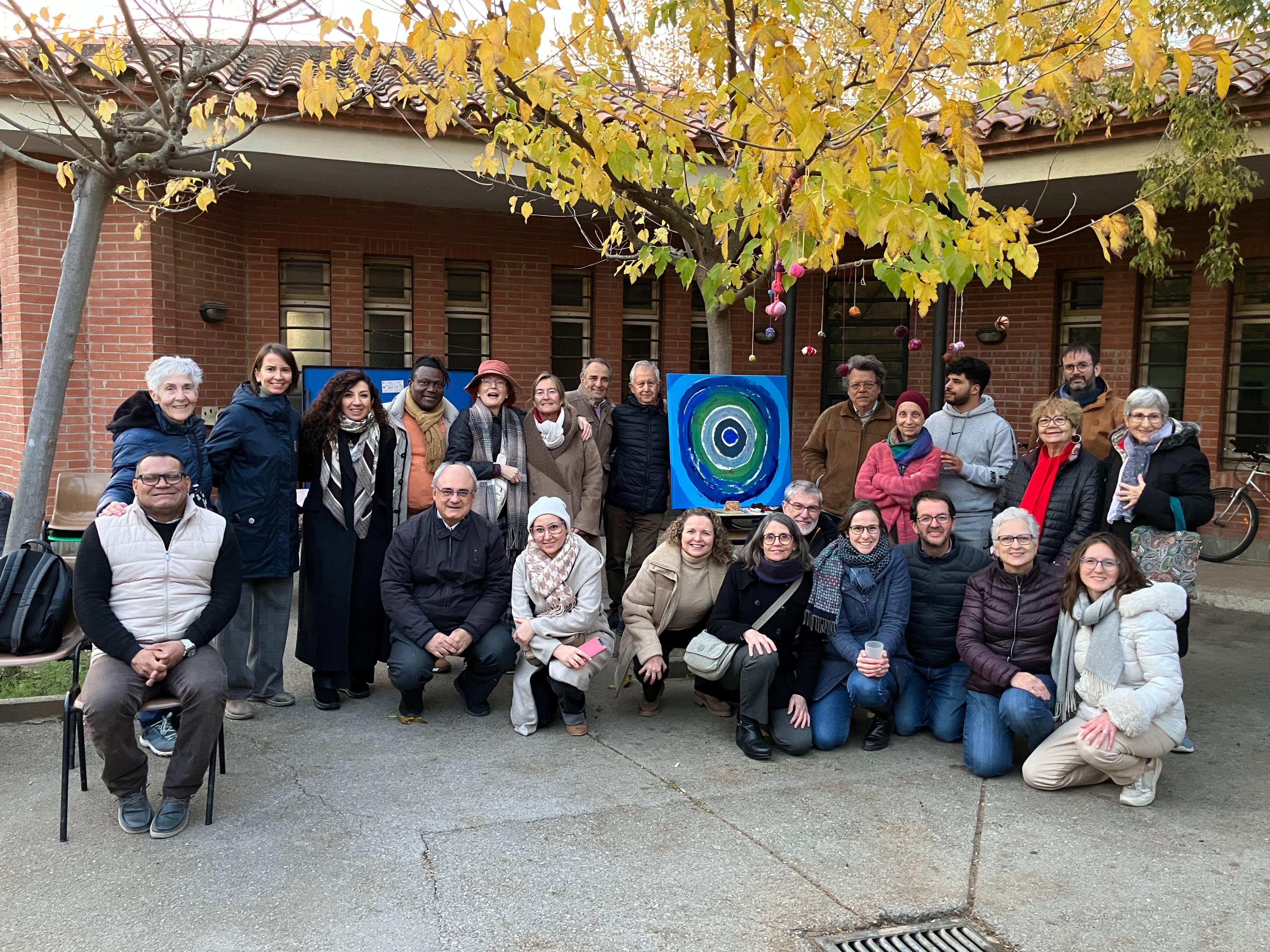 Membres de la comunitat Bahá'í a Sant Cugat i els Amics del Casal Arrupe en l'activitat conjunta organitzada a la darrera Nit de les Religions. FOTO: Cedida