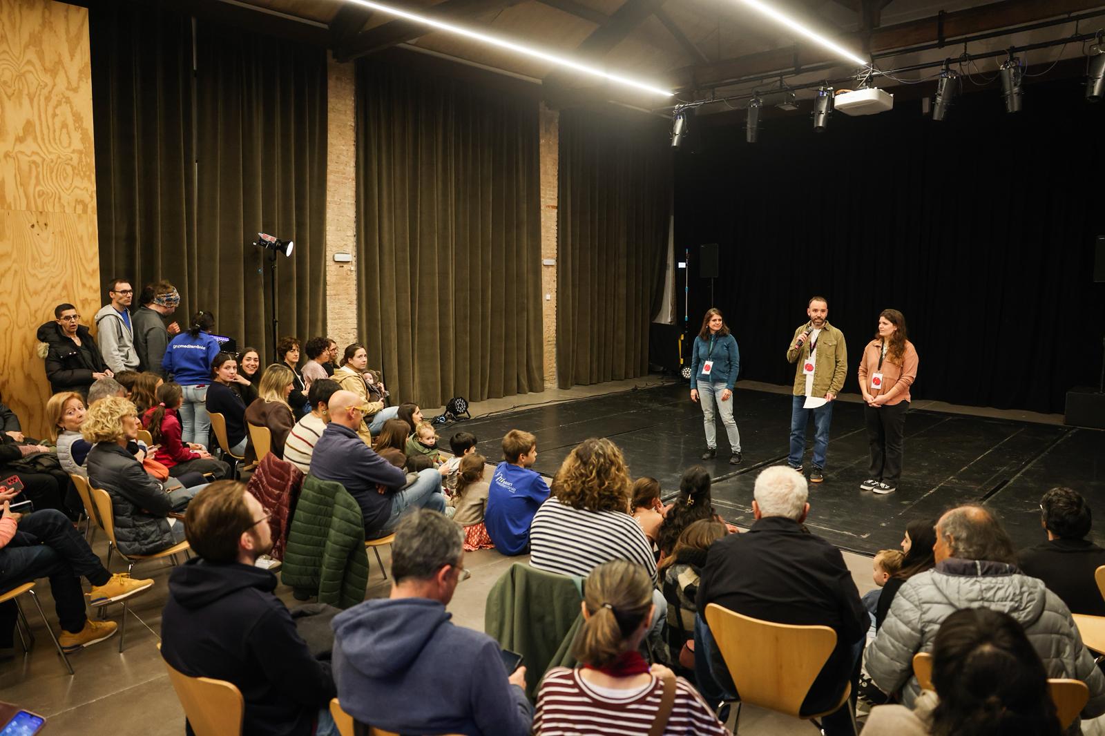 Presentació del festiva Gatzara amb l'Esbart Mediterrània. FOTO: Ajuntament