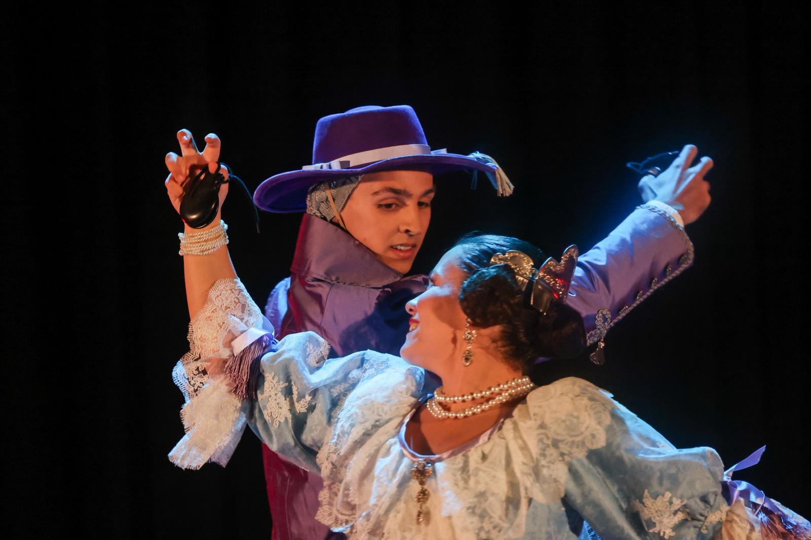 Presentació del festiva Gatzara amb l'Esbart Mediterrània. FOTO: Ajuntament