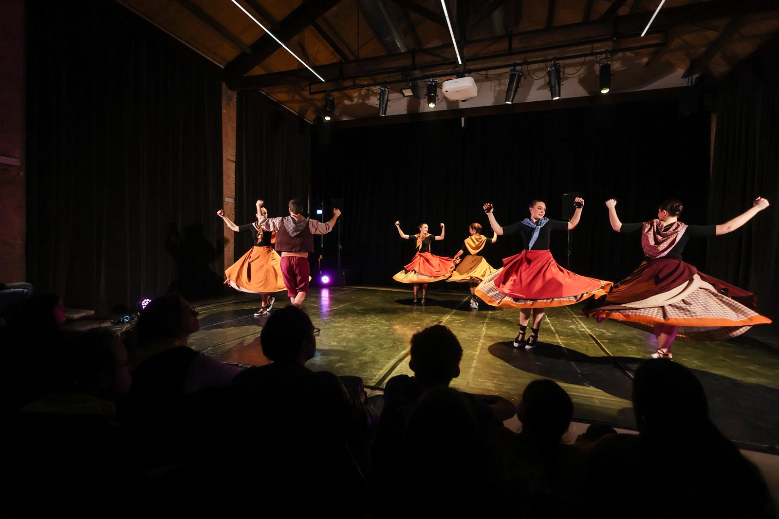 Presentació del festiva Gatzara amb l'Esbart Mediterrània. FOTO: Ajuntament