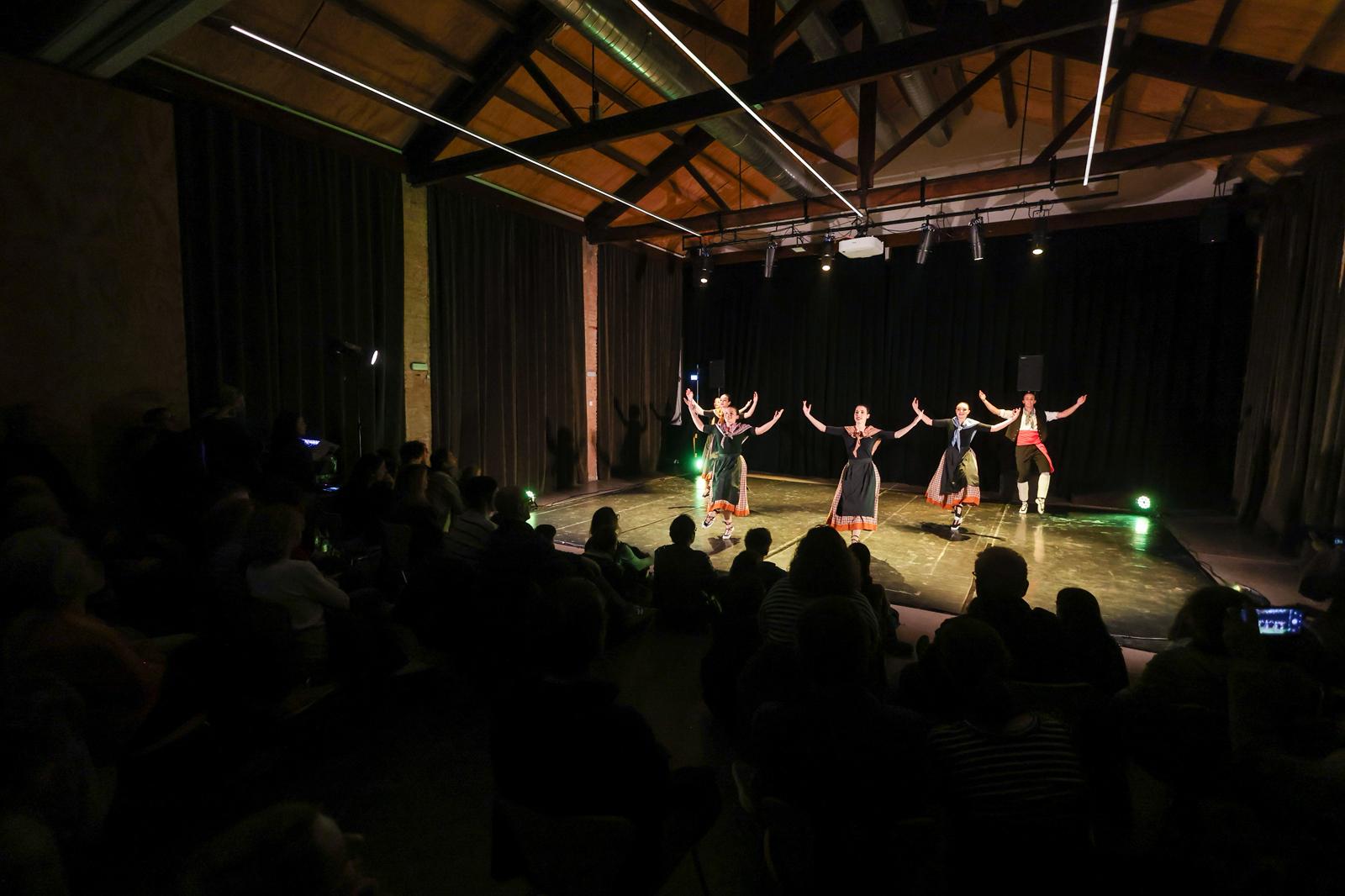 Presentació del festiva Gatzara amb l'Esbart Mediterrània. FOTO: Ajuntament