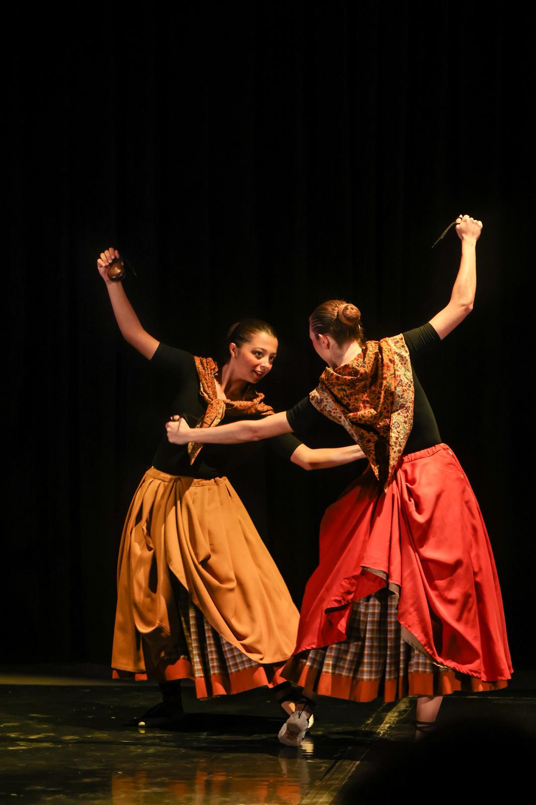 Presentació del festiva Gatzara amb l'Esbart Mediterrània. FOTO: Ajuntament