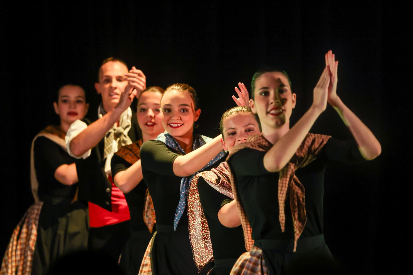 Presentació del festiva Gatzara amb l'Esbart Mediterrània. FOTO: Ajuntament