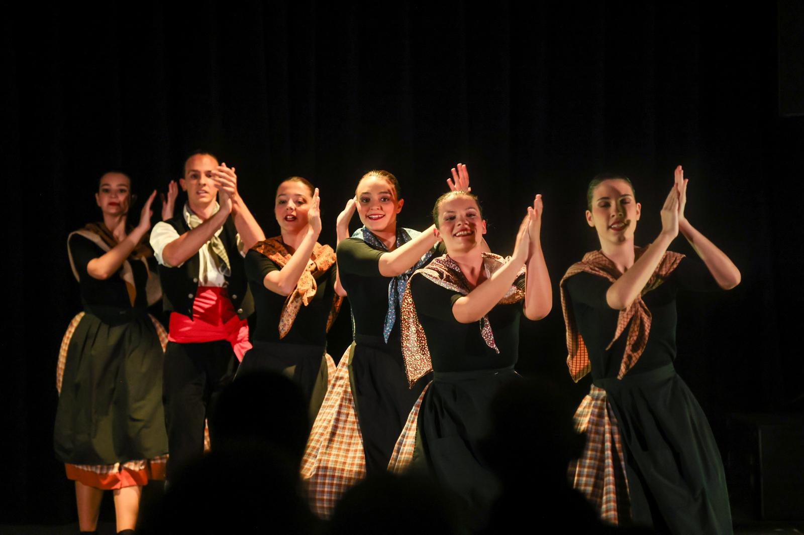 Presentació del festiva Gatzara amb l'Esbart Mediterrània. FOTO: Ajuntament