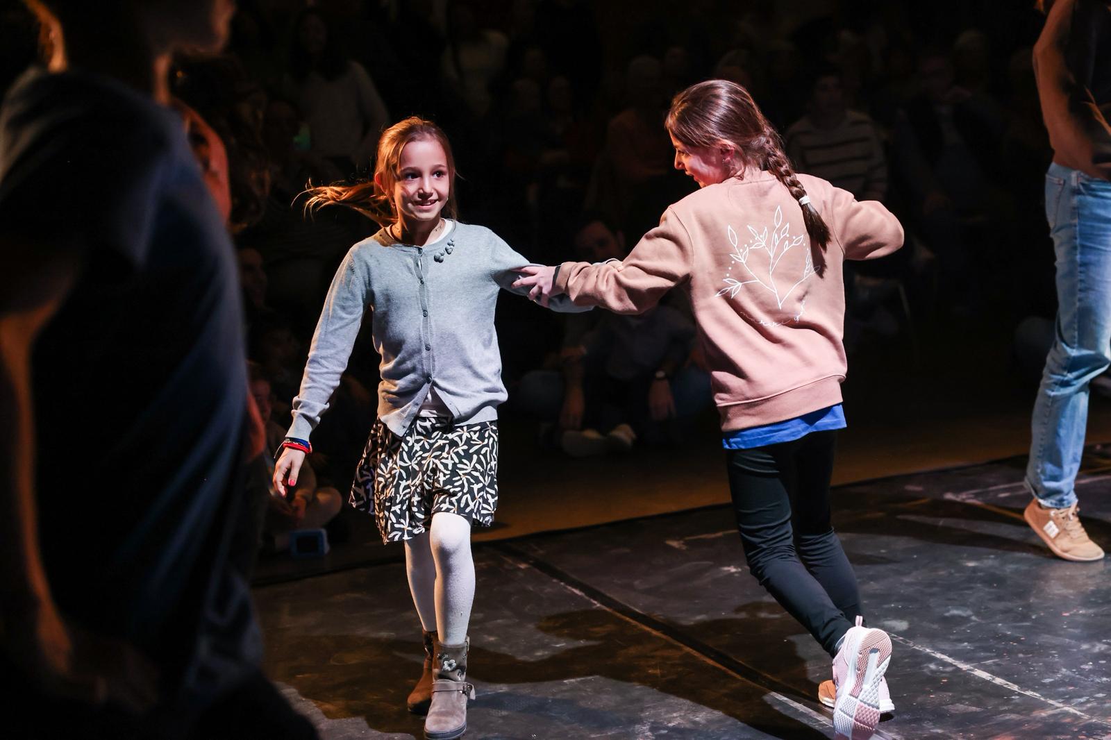 Presentació del festiva Gatzara amb l'Esbart Mediterrània. FOTO: Ajuntament