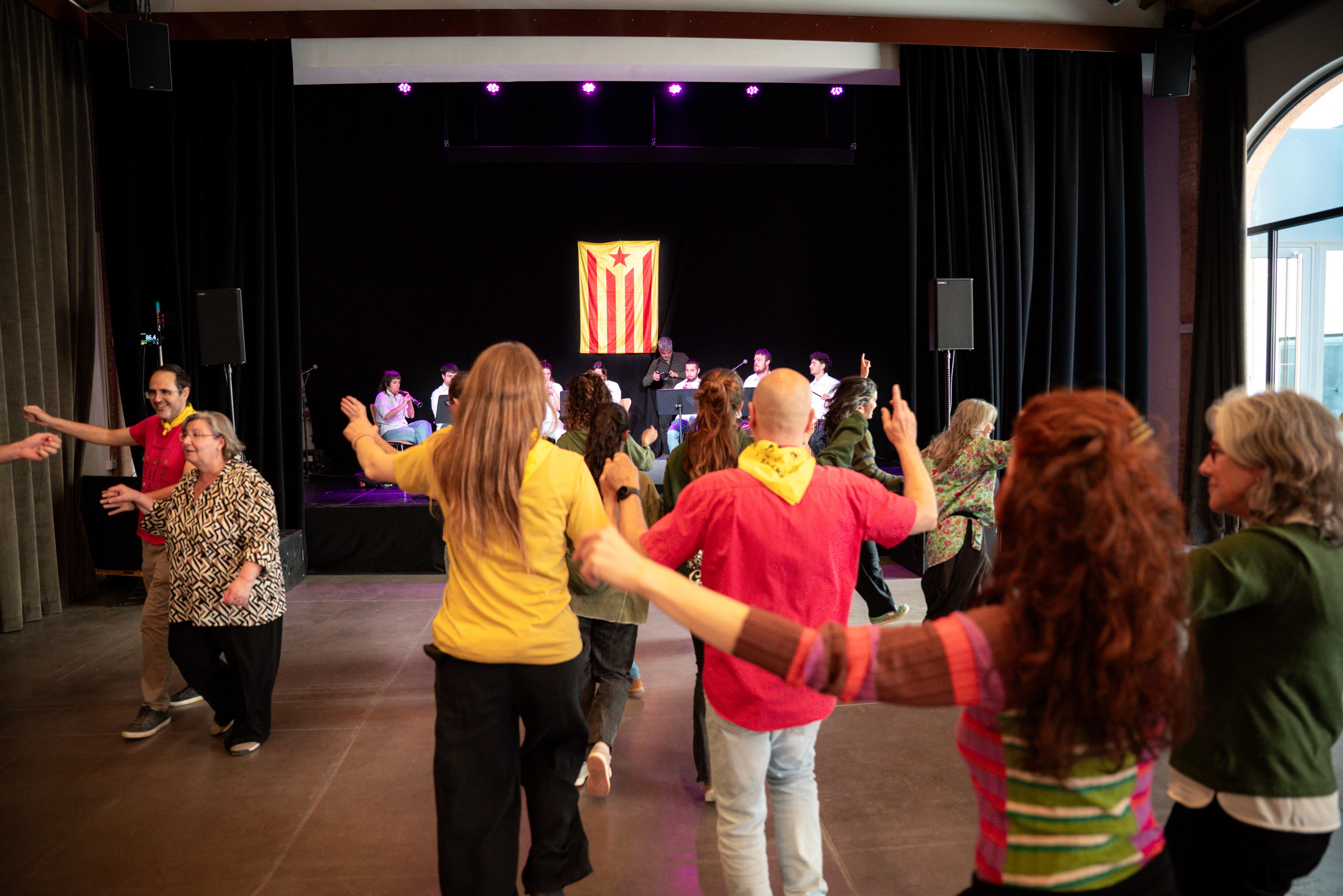 Ball amb els grallers de l'Escola de Música Tradicional de Sant Cugat. FOTO: Ajuntament