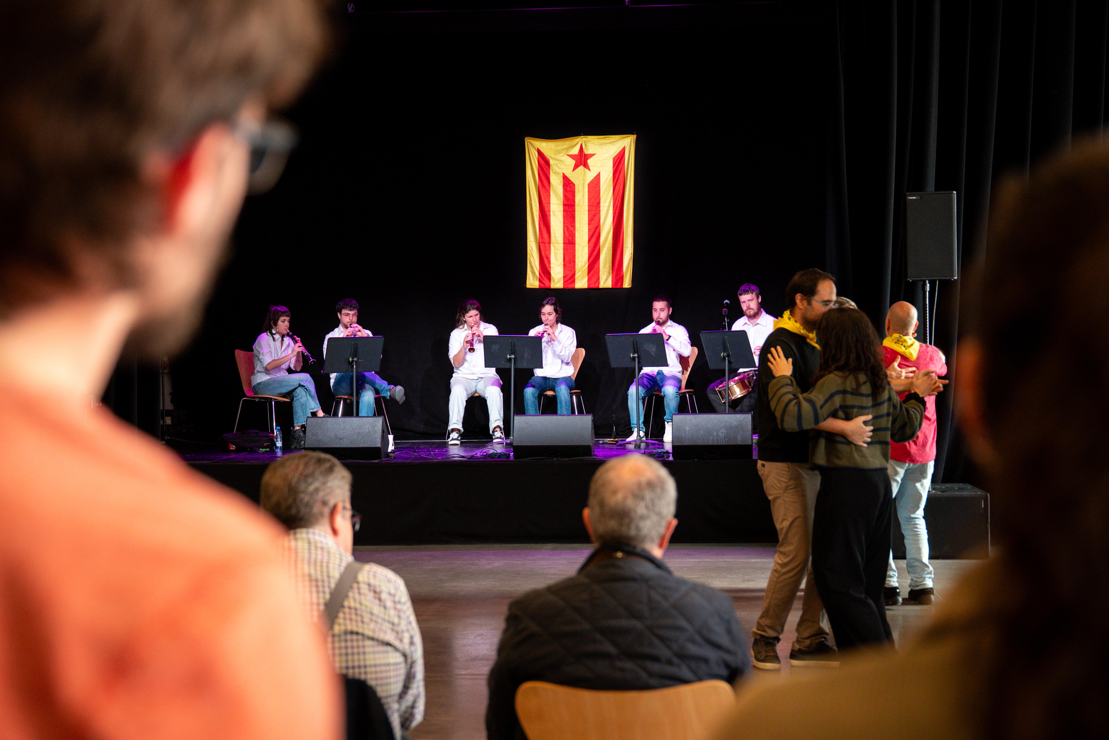 Ball amb els grallers de l'Escola de Música Tradicional de Sant Cugat. FOTO: Ajuntament