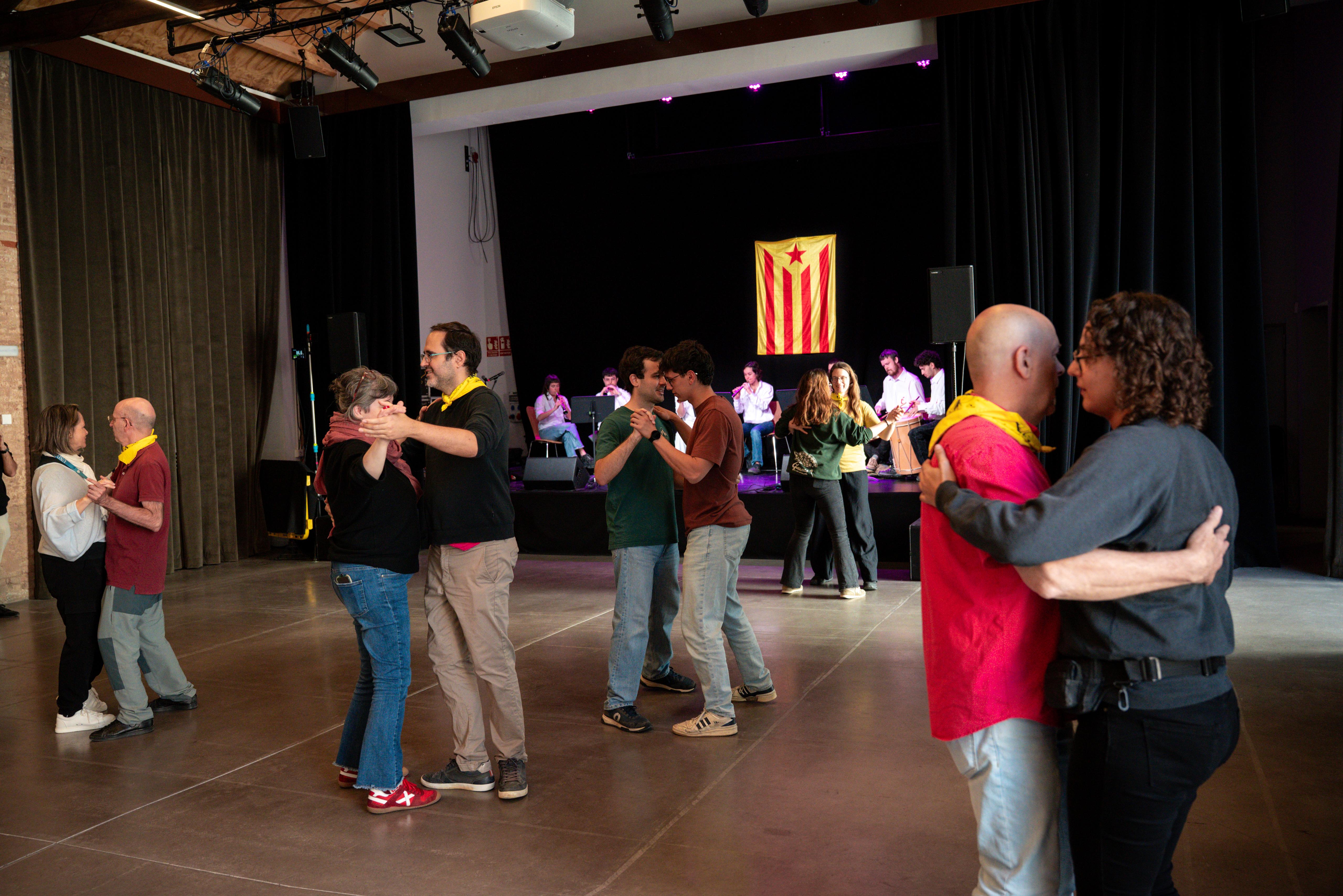 Ball amb els grallers de l'Escola de Música Tradicional de Sant Cugat. FOTO: Ajuntament