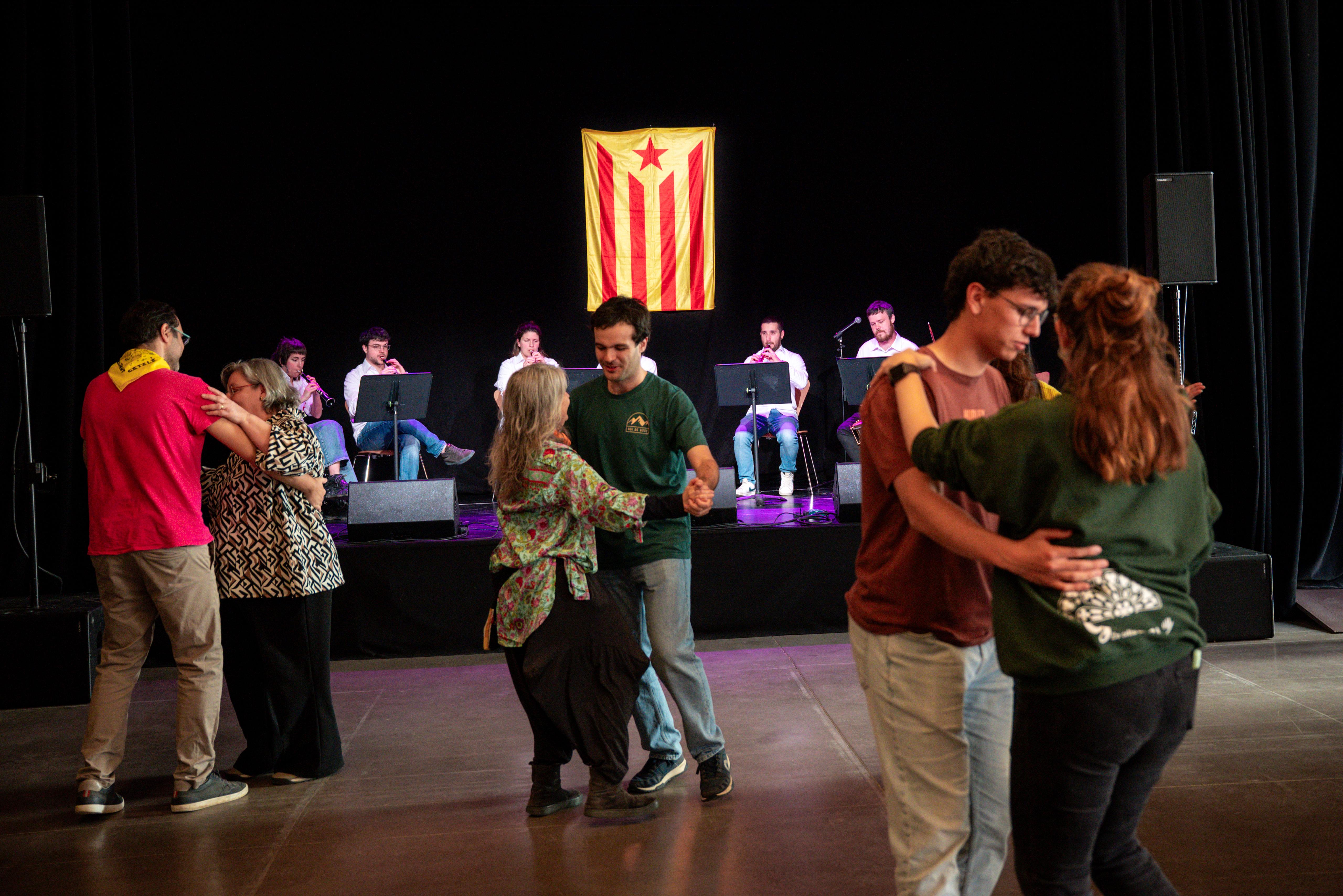 Ball amb els grallers de l'Escola de Música Tradicional de Sant Cugat. FOTO: Ajuntament