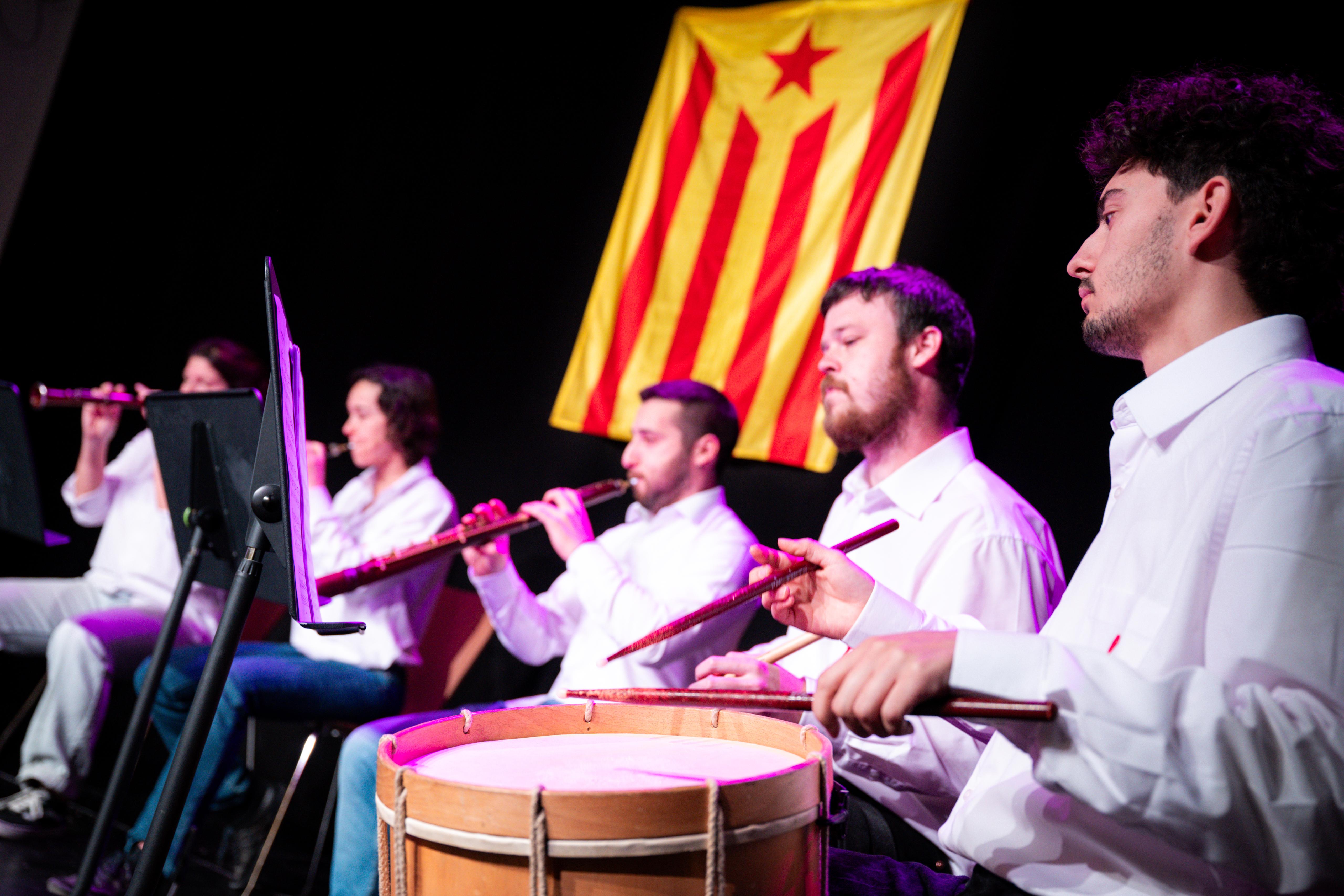 Ball amb els grallers de l'Escola de Música Tradicional de Sant Cugat. FOTO: Ajuntament