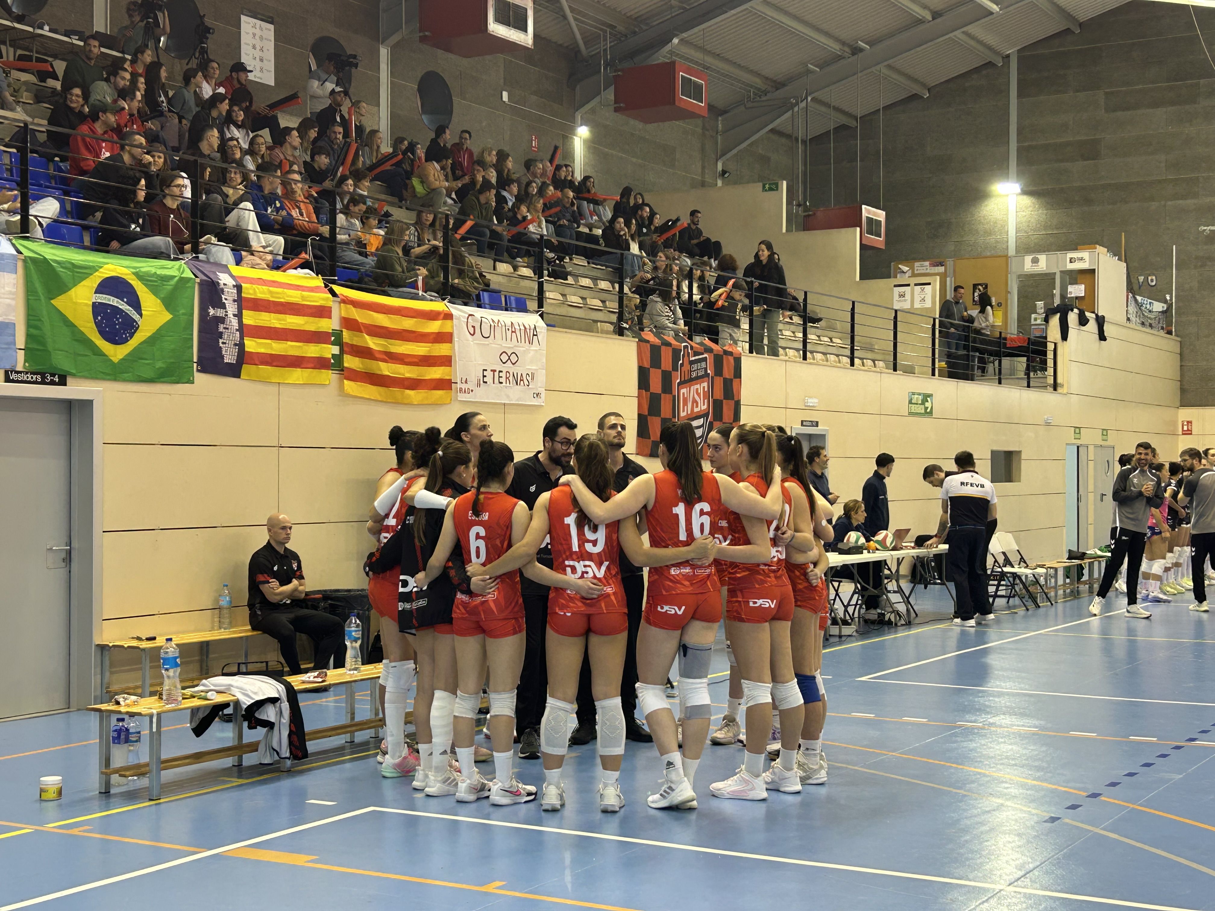 El Club Voleibol Sant Cugat perd el primer assalt del play-off davant un sòlid Cajasol. FOTO: Elvira Gallardo (TOT Sant Cugat)