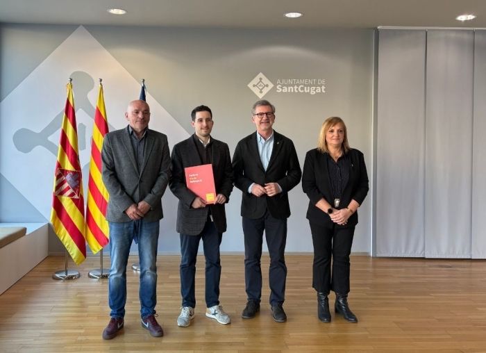 Sant Cugat i Plataforma per la Llengua reforcen l'ús del català al comerç local. FOTO: Plataforma per la Llengua (Cedida)