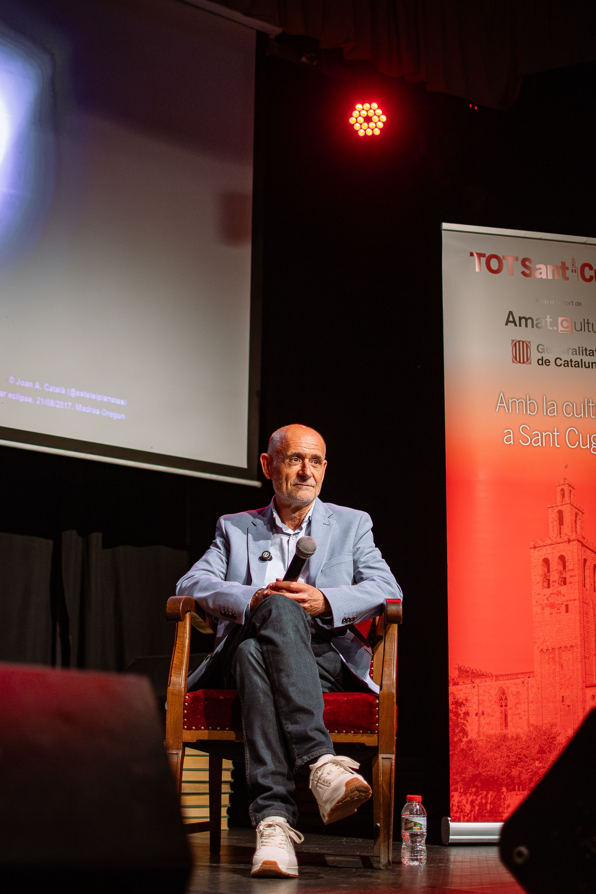 Presentació del llibre 'L'eclipsi del segle' de Joan Antón Català. FOTO: Pol Rodríguez (TOT Sant Cugat)