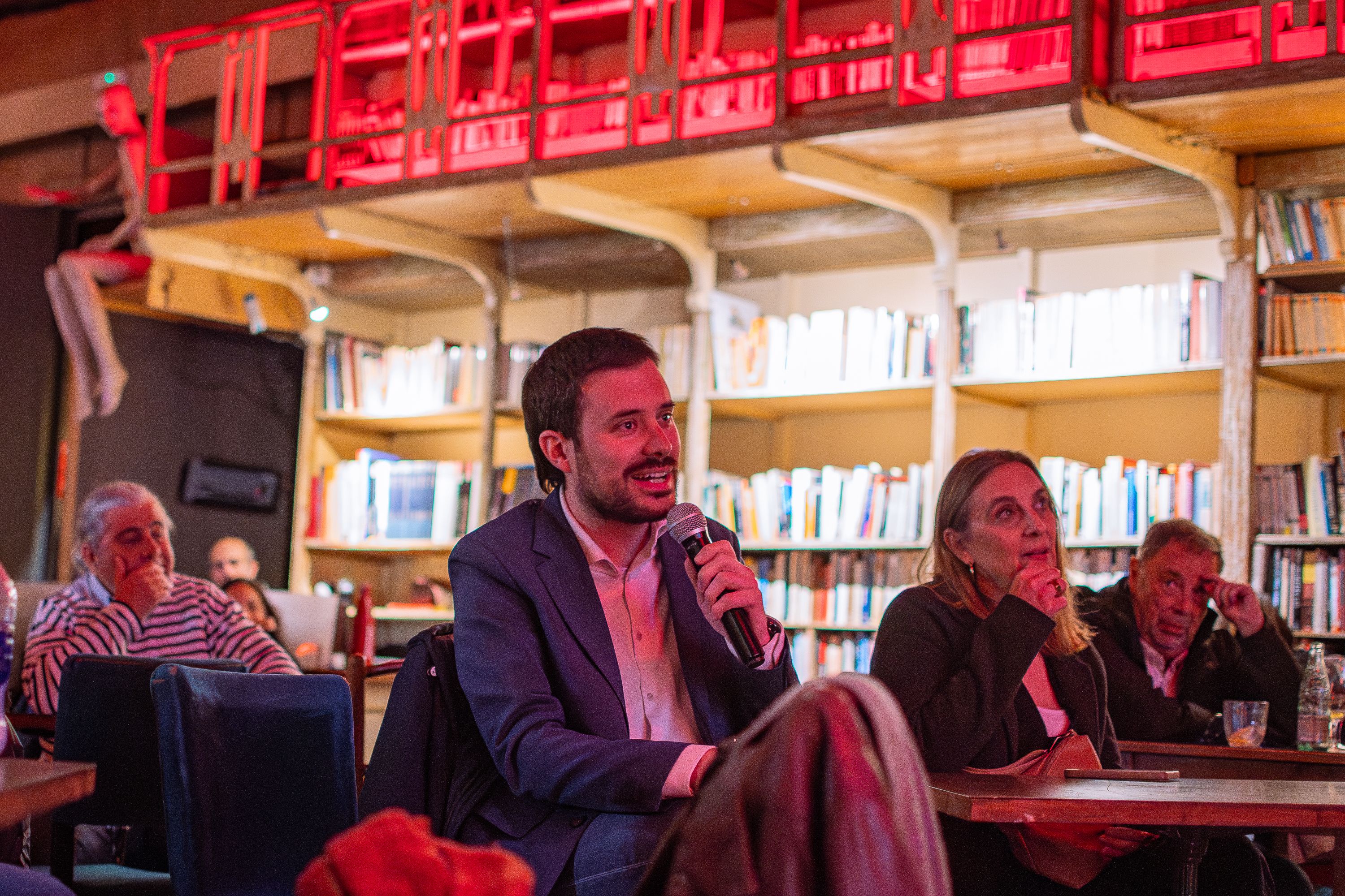 Presentació del llibre 'L'eclipsi del segle' de Joan Antón Català. FOTO: Pol Rodríguez (TOT Sant Cugat)