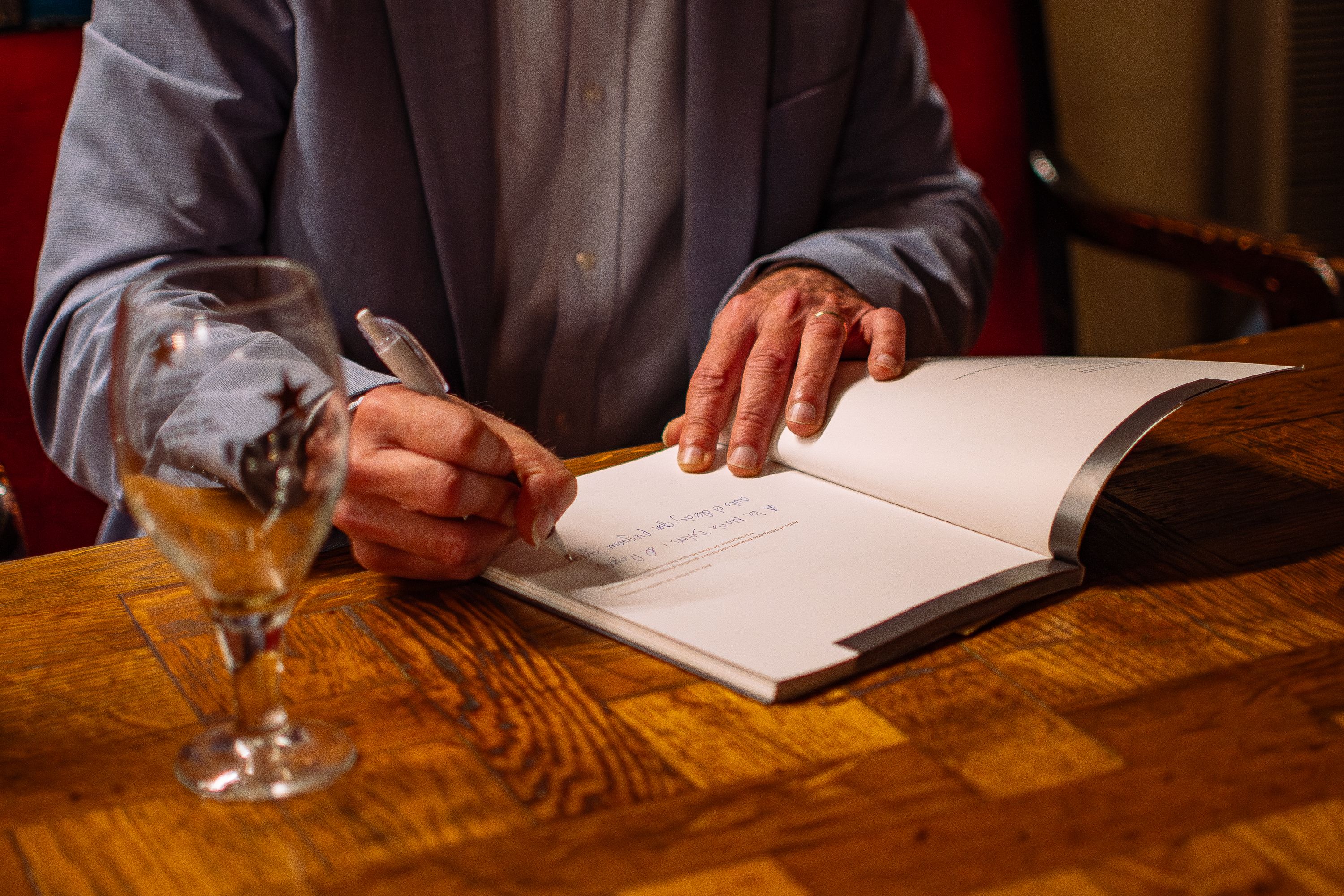 Presentació del llibre 'L'eclipsi del segle' de Joan Antón Català. FOTO: Pol Rodríguez (TOT Sant Cugat)