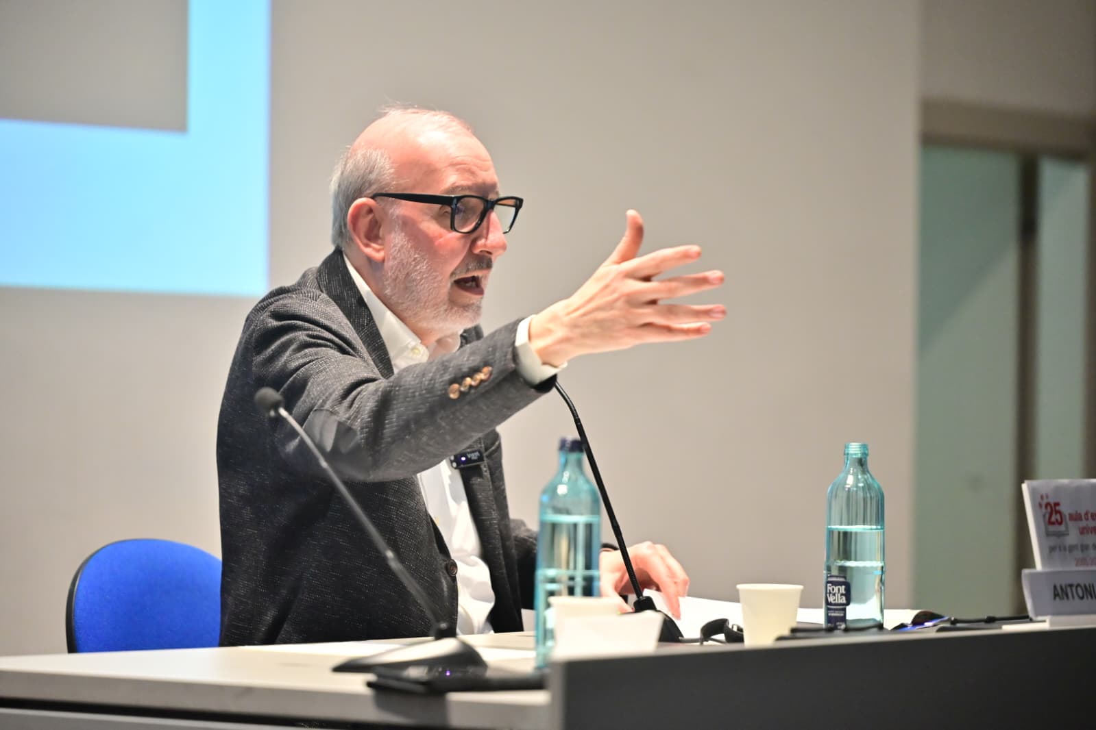 Antoni Bassas en una conferència de l'Aula de l'Extensió Universitària per a la Gent Gran. FOTO: Ajuntament