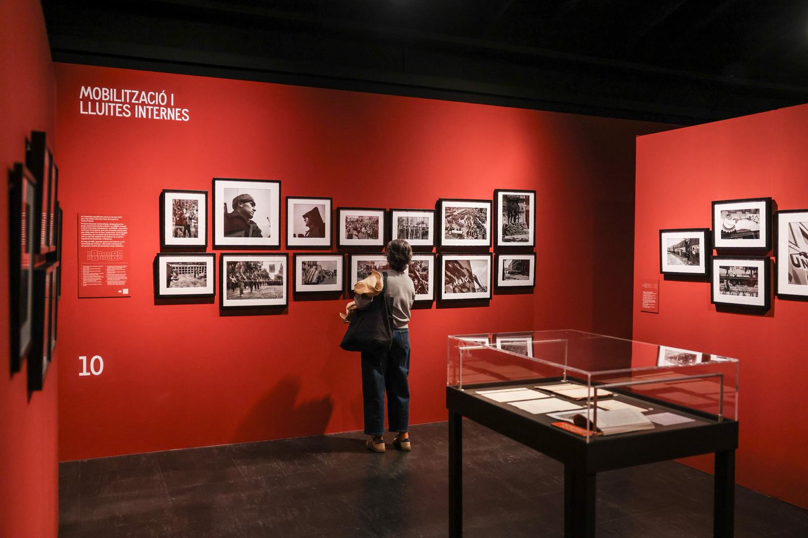 Inauguració de l'exposició 'La Capsa Vermella d’Antoni Campañà. Fotos de guerra, art i Sant Cugat'. FOTO: Ajuntament