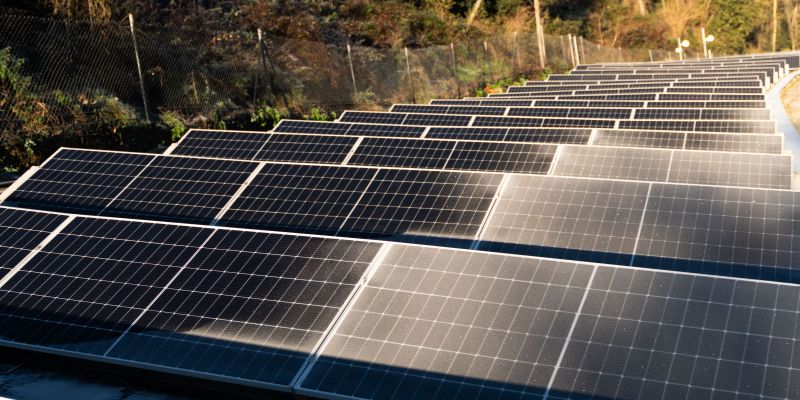 Instal·lació de panells fotovoltaics als túnels de Vallvidrera. FOTO: Cedida