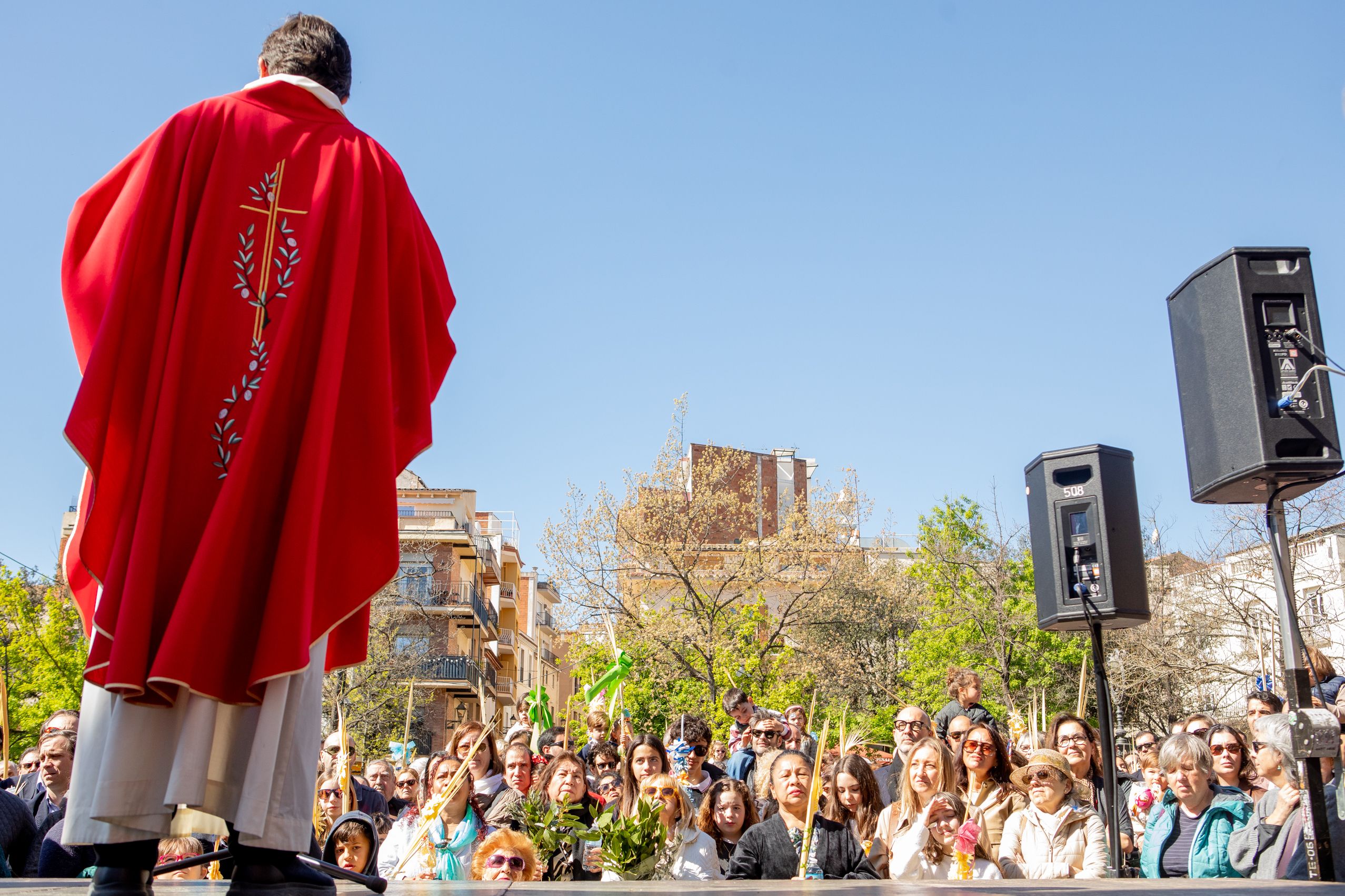 Sant Cugat s'omple de gom a gom per celebrar el Diumenge de Rams. Joana Arribas (TOT Sant Cugat)