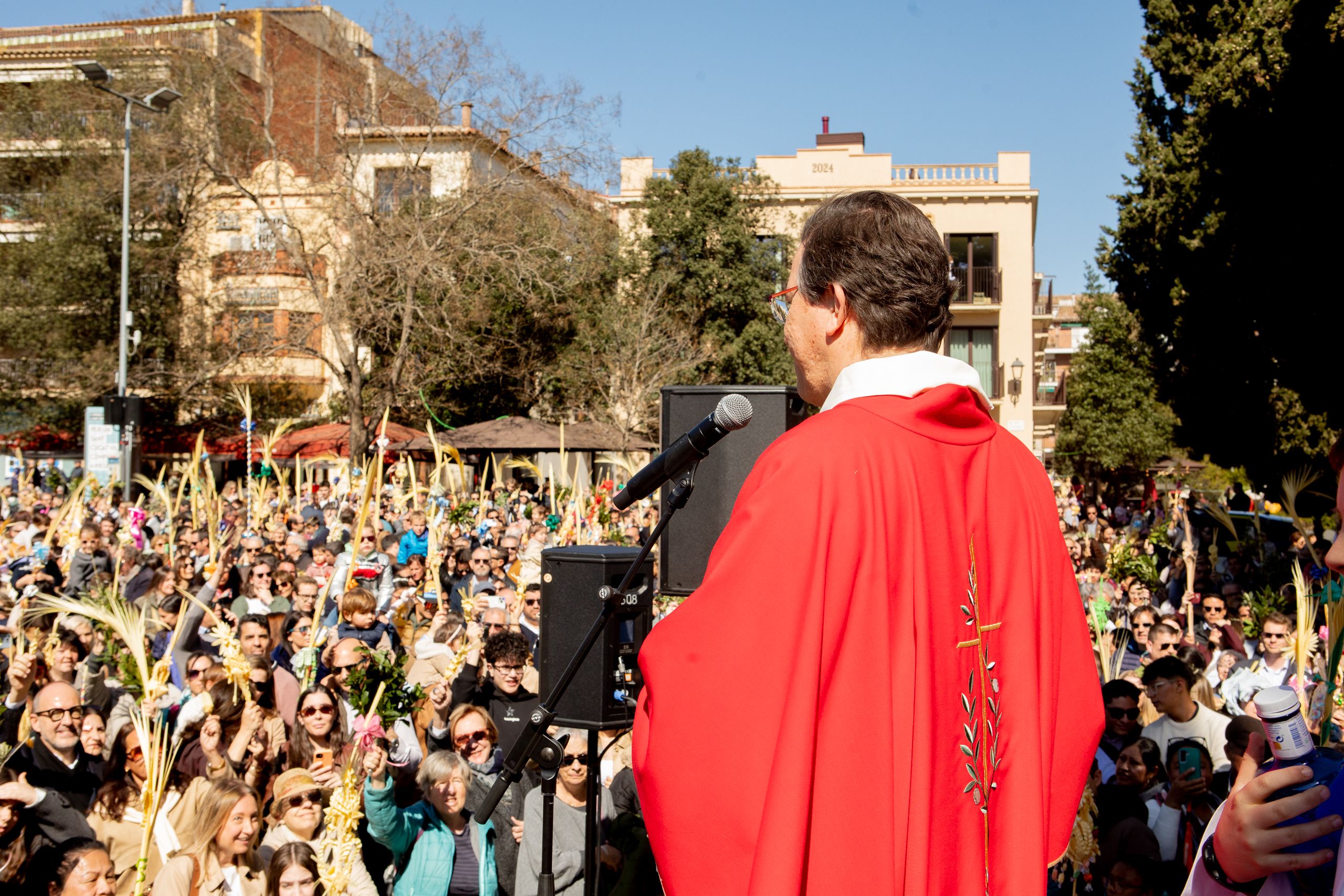 Sant Cugat s'omple de gom a gom per celebrar el Diumenge de Rams. Joana Arribas (TOT Sant Cugat)