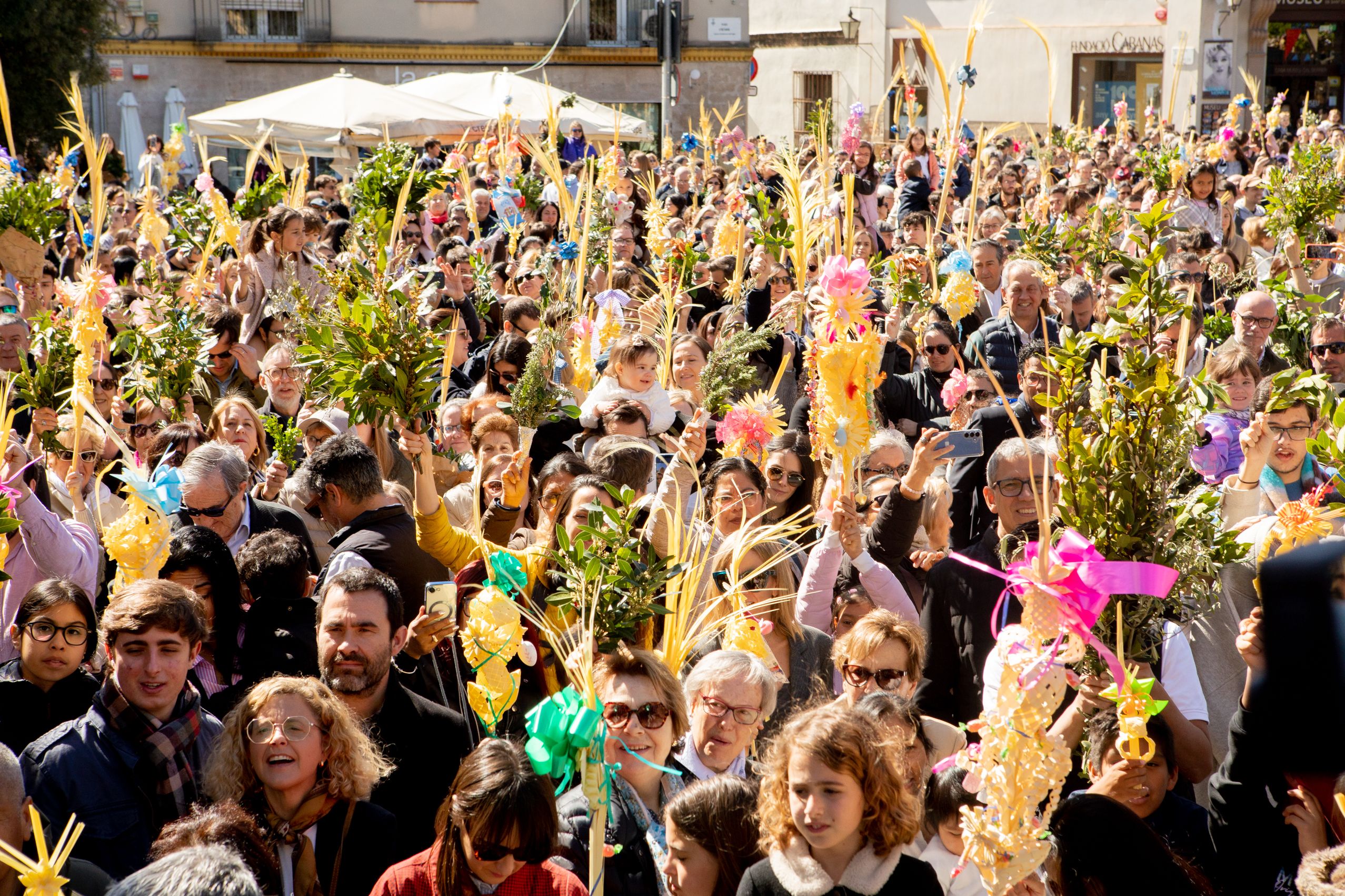 Sant Cugat s'omple de gom a gom per celebrar el Diumenge de Rams. Joana Arribas (TOT Sant Cugat)
