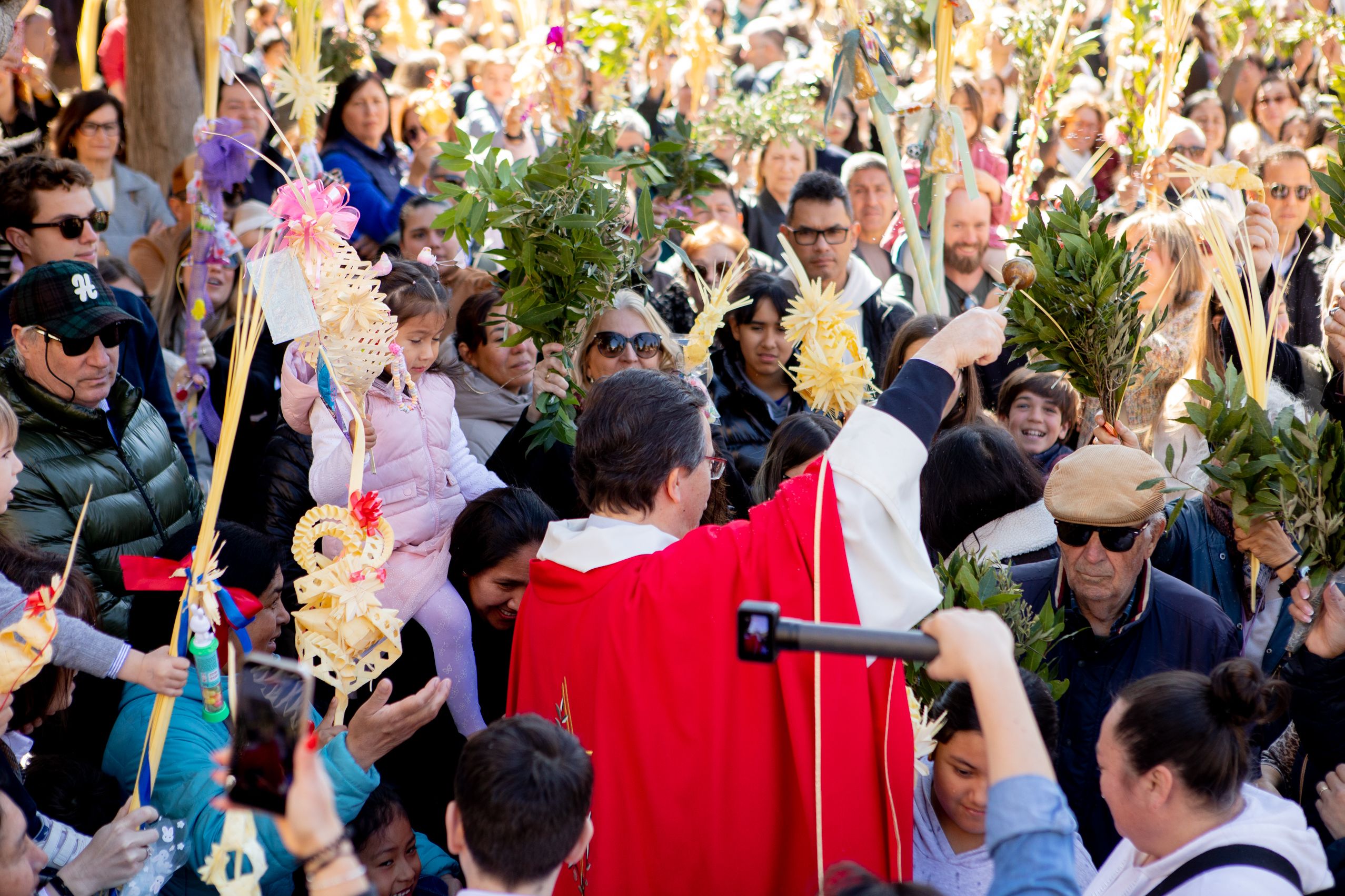 Sant Cugat s'omple de gom a gom per celebrar el Diumenge de Rams. Joana Arribas (TOT Sant Cugat)