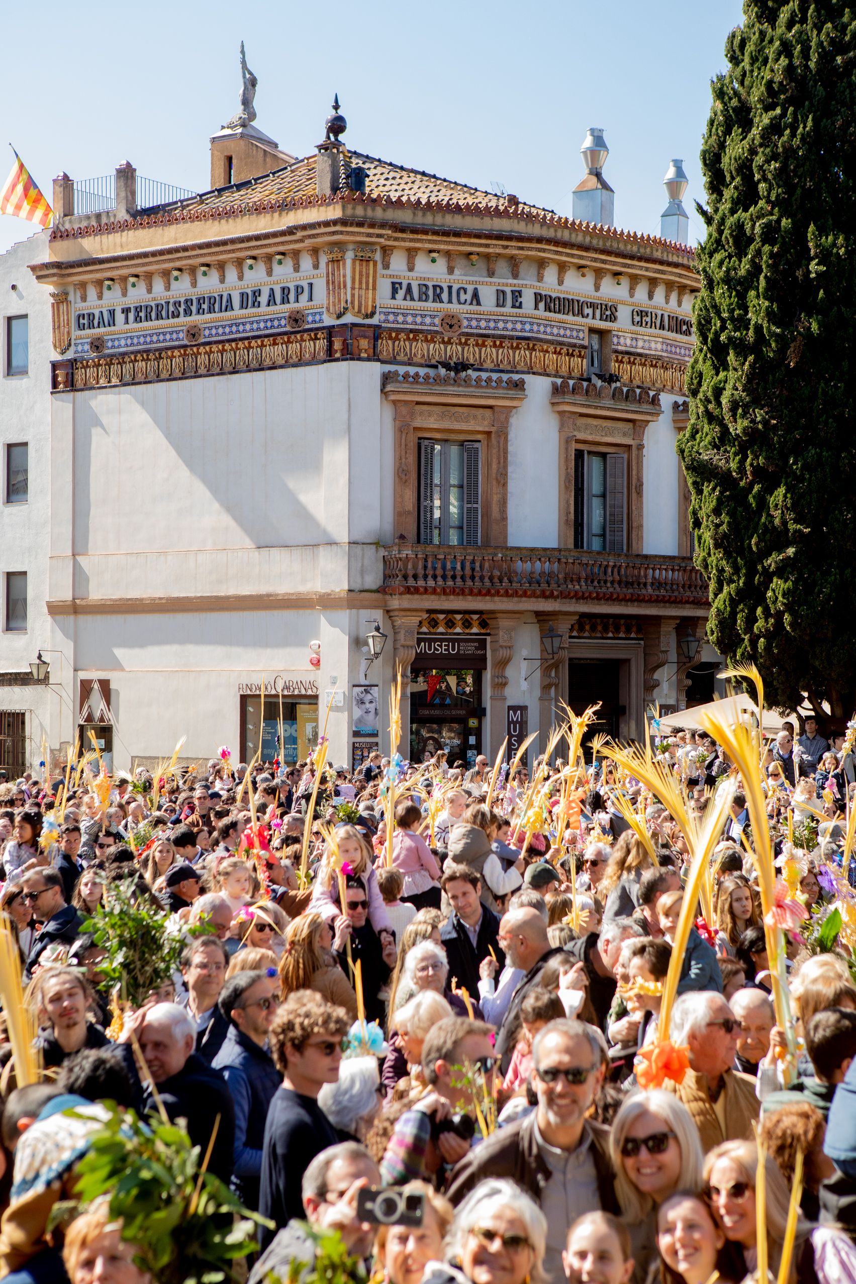 Sant Cugat s'omple de gom a gom per celebrar el Diumenge de Rams. Joana Arribas (TOT Sant Cugat)