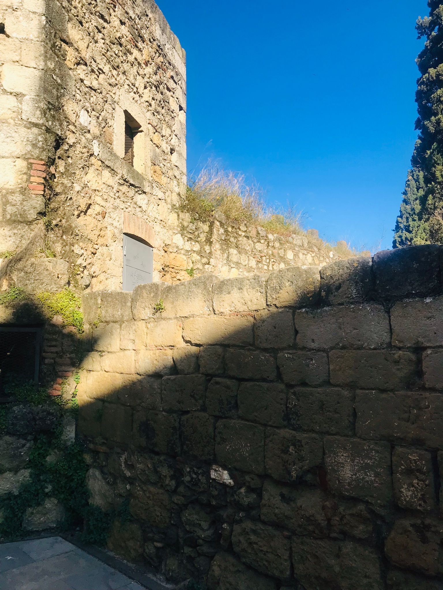 Poc manteniment al Monestir  FOTO: Cedida