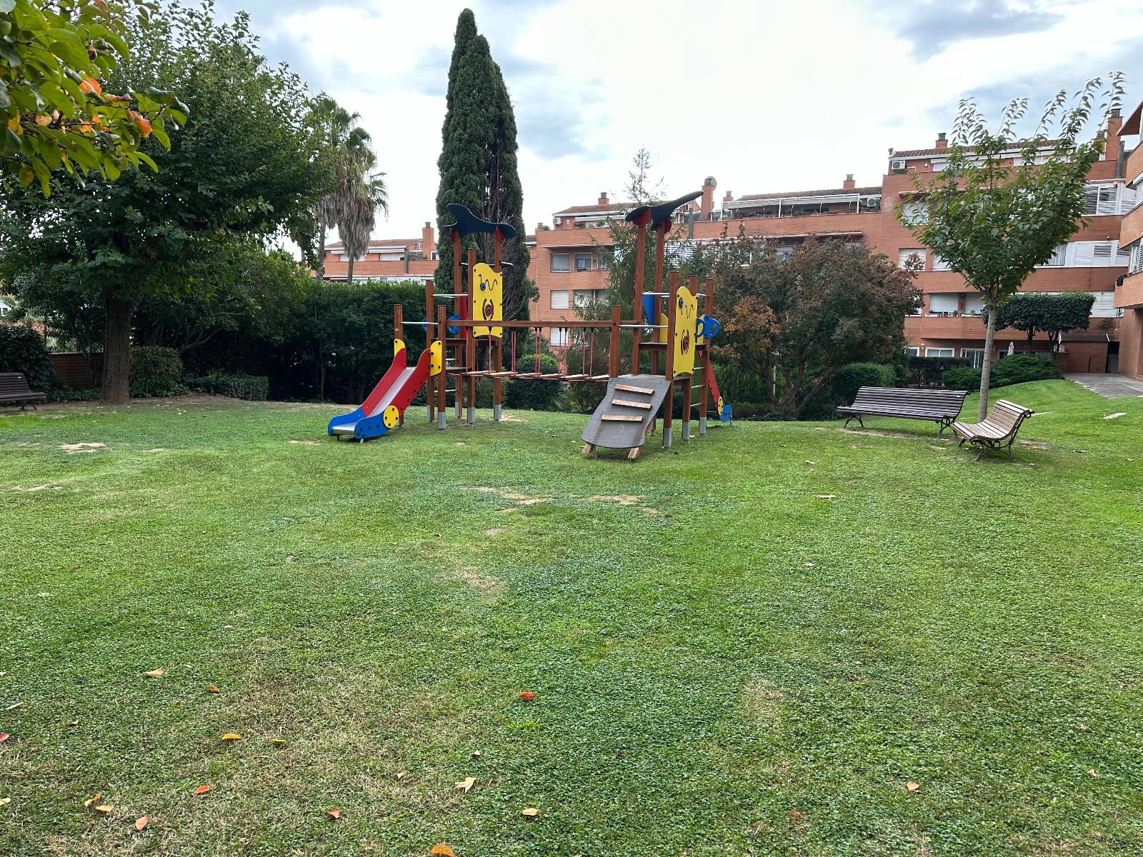 Zona comunitària de l'àtic de Rubí disponible a la immobiliària ORGAN. FOTO: Cedida
