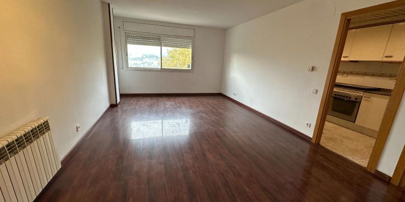 Saló-menjador de l'àtic de Rubí disponible a la immobiliària ORGAN. FOTO: Cedida