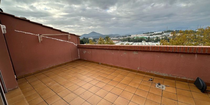 Terrassa solàrium de l'àtic de Rubí disponible a la immobiliària ORGAN. FOTO: Cedida