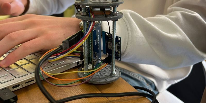 Satèl·lit CanSat dels alumnes de l'Institut Joaquima Pla Farreras. FOTO: Cedida