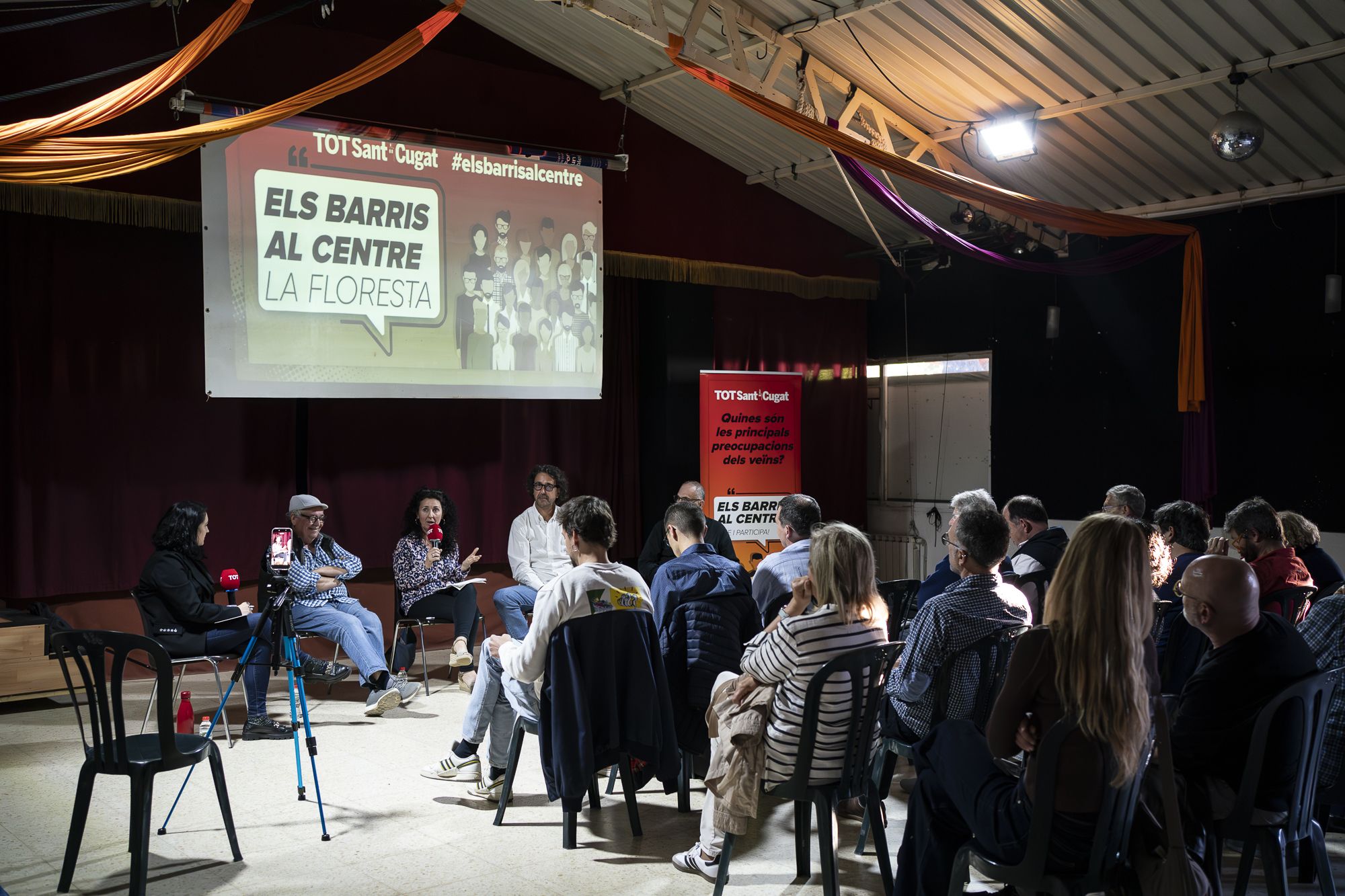 Debat a la Floresta del cicle 'Els barris al centre'. FOTO: Mireia Comas TOT Sant Cugat