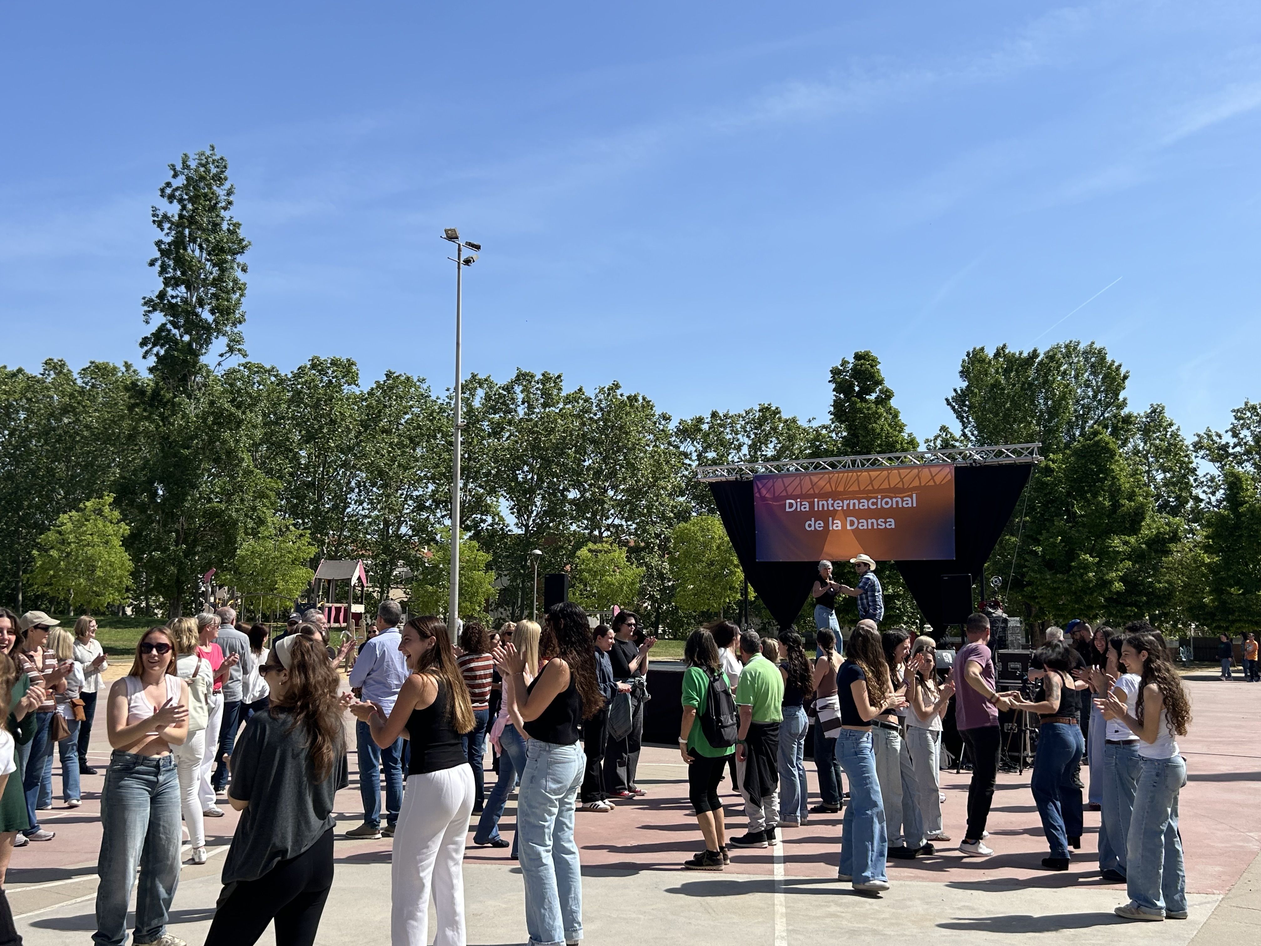 Sant Cugat balla al ritme de country i salsa gràcies a la Taula de Dansa. FOTO: Elvira Gallardo (TOT Sant Cugat)
