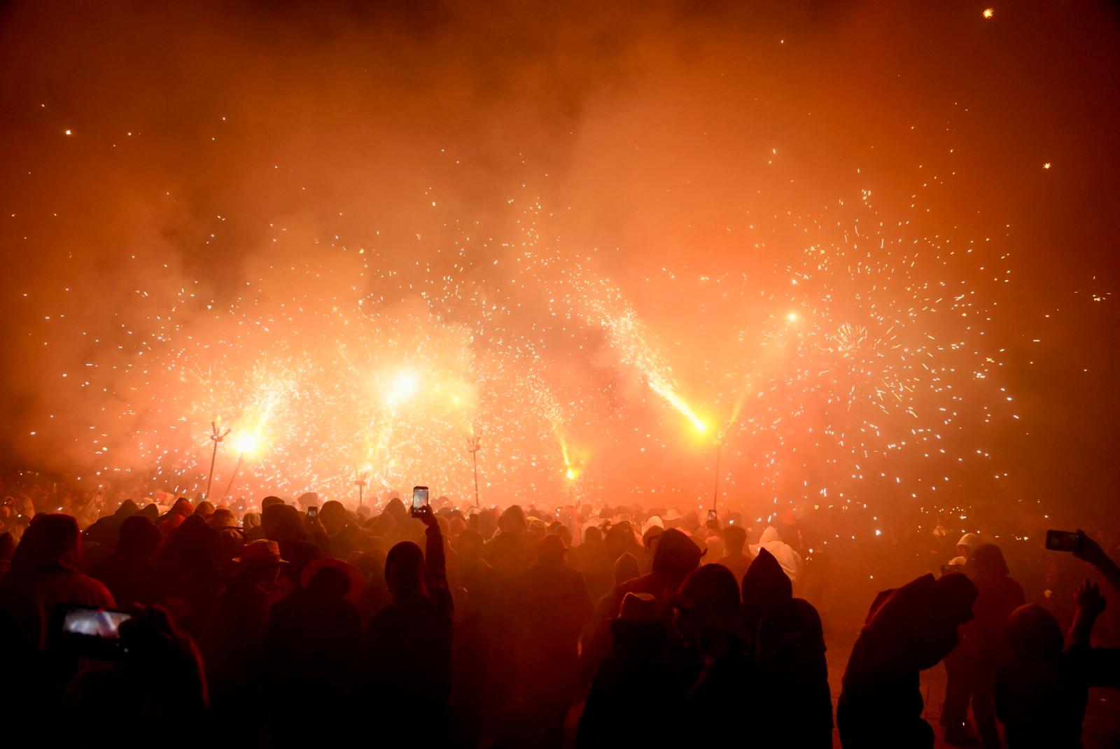 El correfoc i bany de foc de l'Encabronada FOTO: Mireia Comas