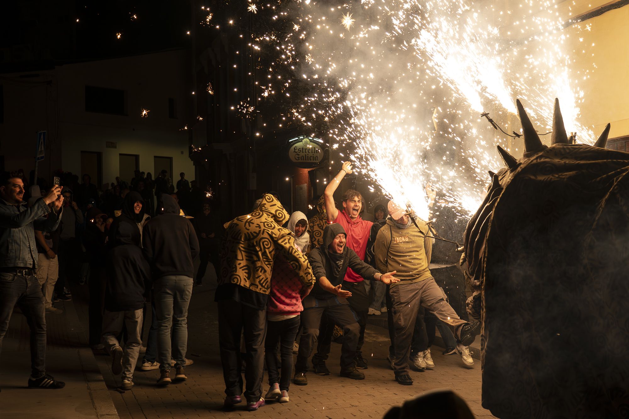 Correfoc i ball de foc de l'Encabronada 2026. FOTO: Mireia Comas