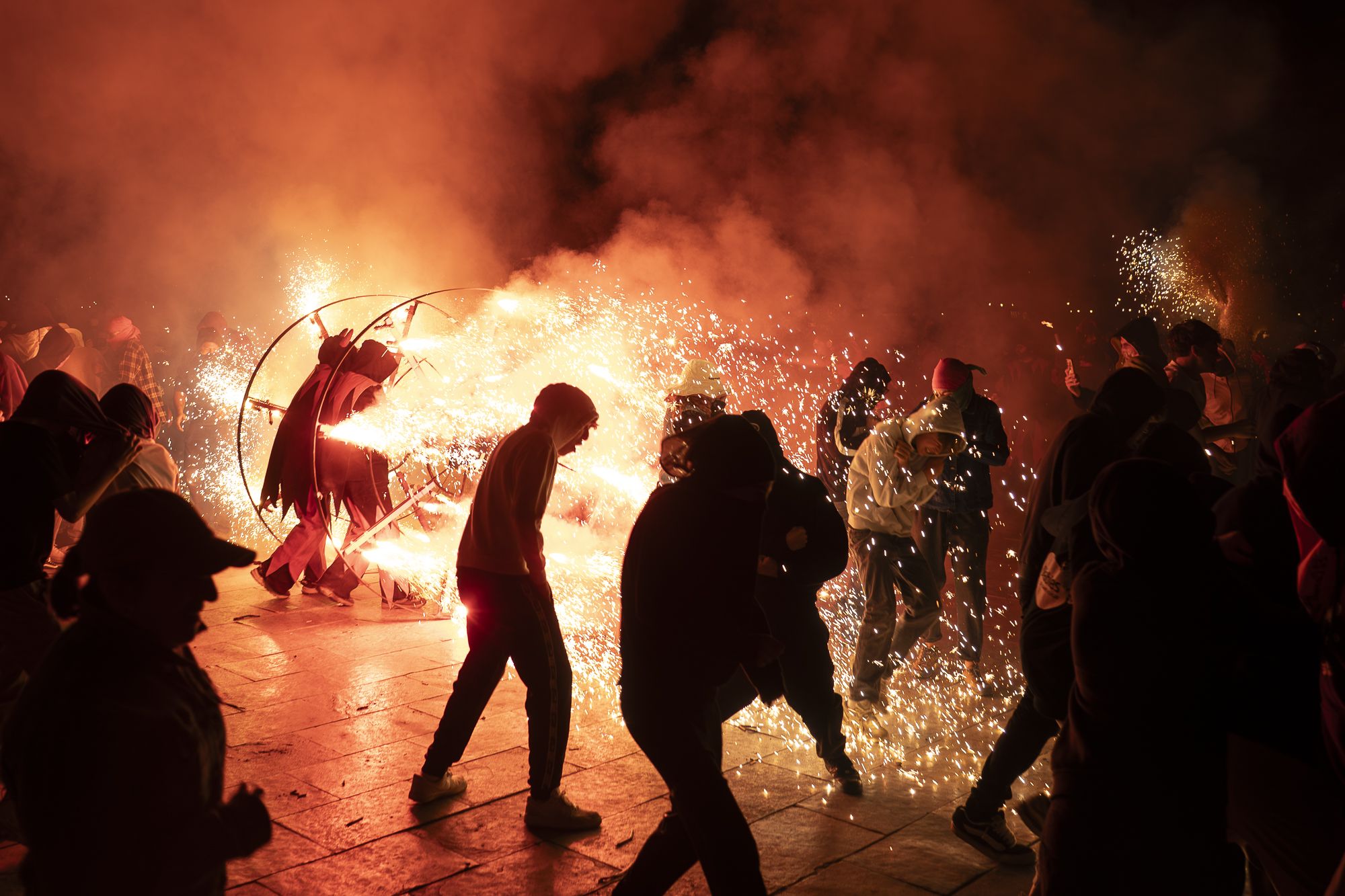 Correfoc i ball de foc de l'Encabronada 2026. FOTO: Mireia Comas