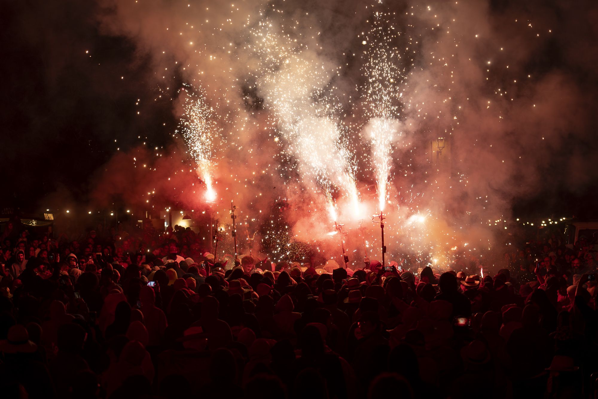 Correfoc i ball de foc de l'Encabronada 2026. FOTO: Mireia Comas
