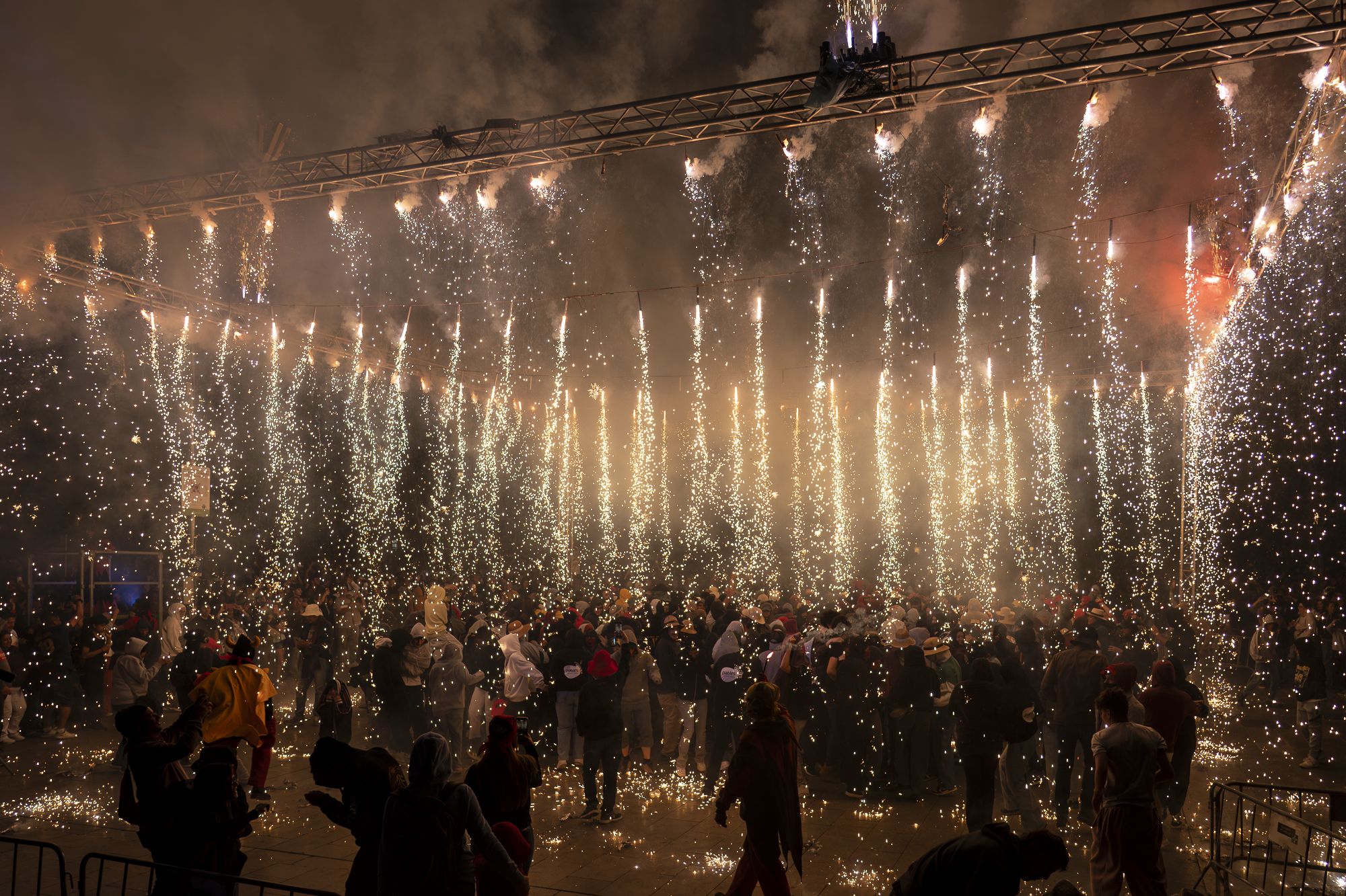 Correfoc i ball de foc de l'Encabronada 2026. FOTO: Mireia Comas