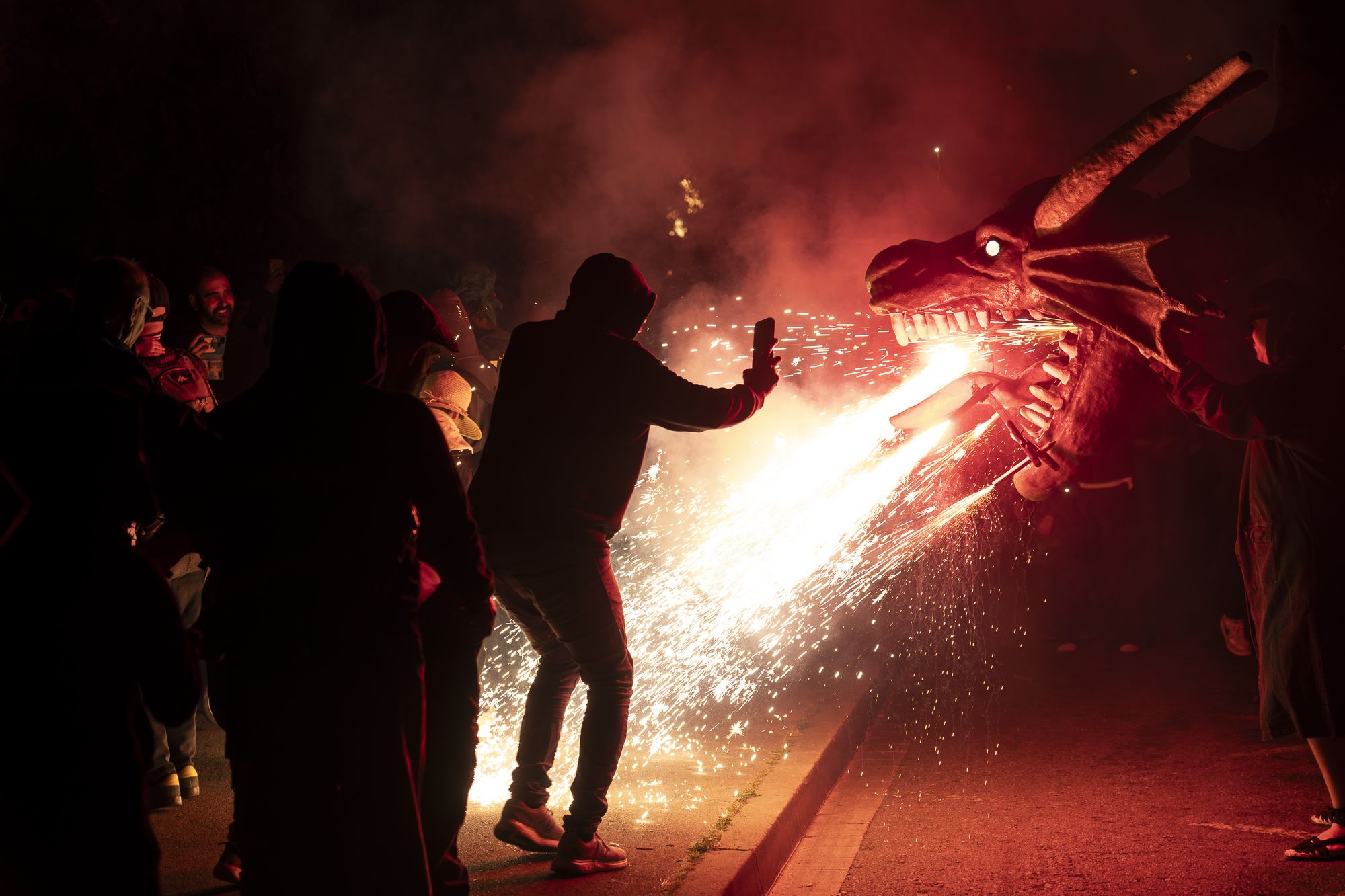 Correfoc i ball de foc de l'Encabronada 2026. FOTO: Mireia Comas