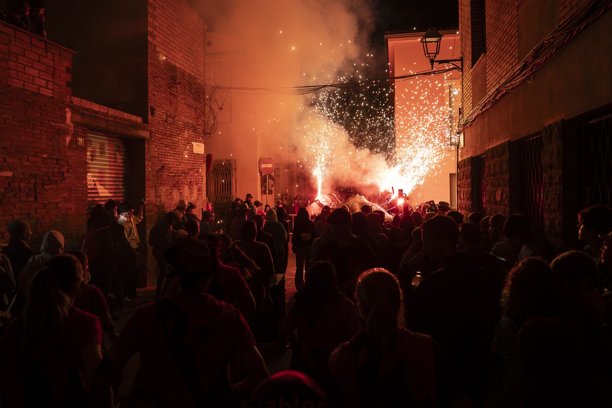 Correfoc i ball de foc de l'Encabronada 2026. FOTO: Mireia Comas