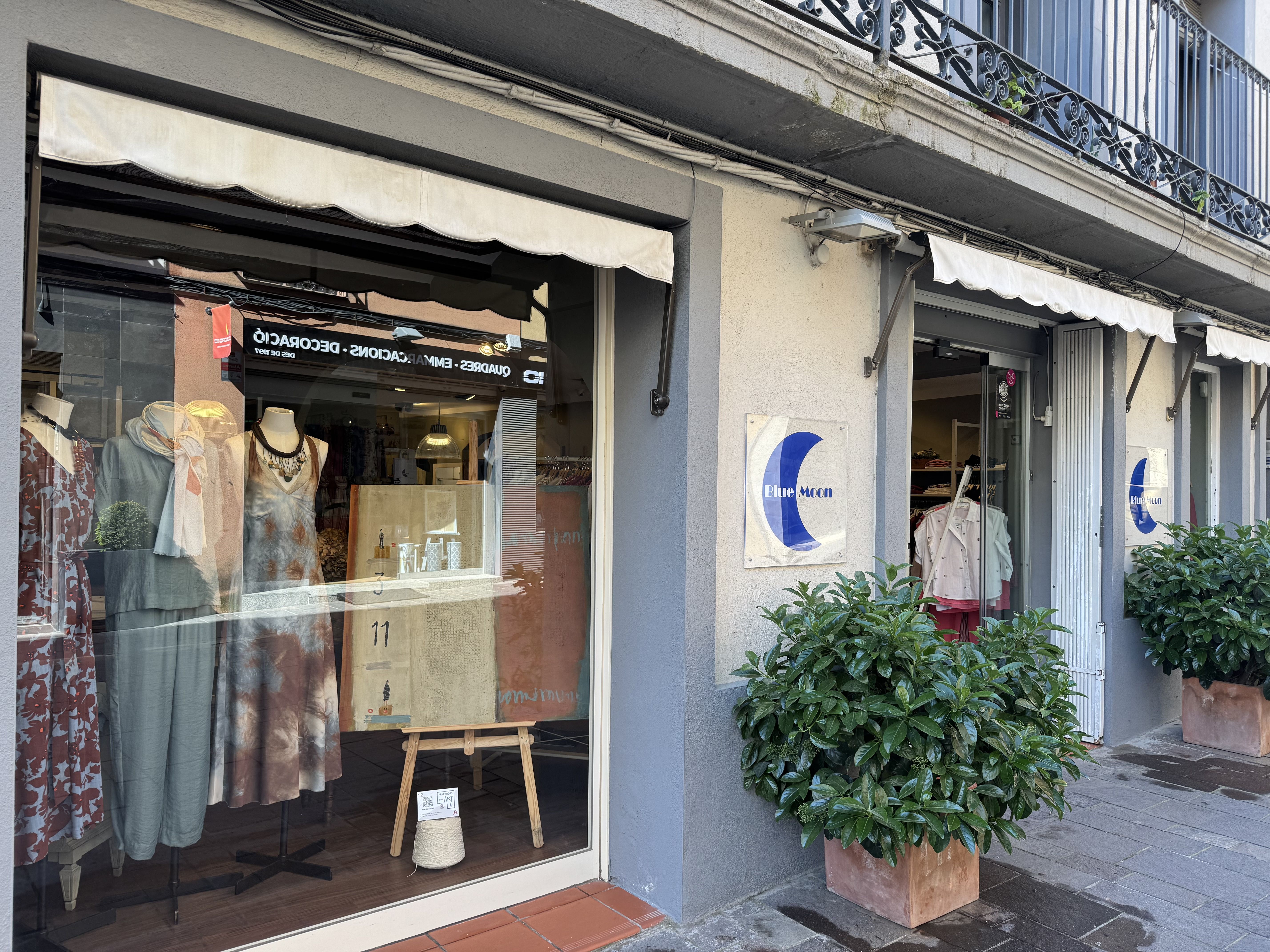 14 aparadors amb art: una manera de visibilitzar els artistes de Sant Cugat. FOTO: Elvira Gallardo (TOT Sant Cugat)