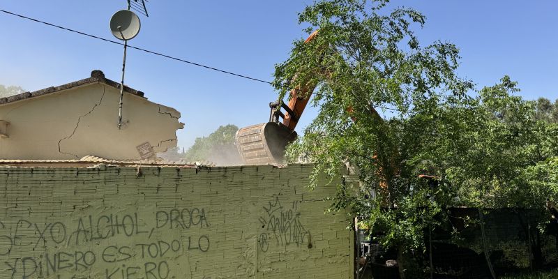 Enderroquen una casa al parc Ramon Barnils de Sant Cugat. FOTO: Elvira Gallardo (TOT Sant Cugat)