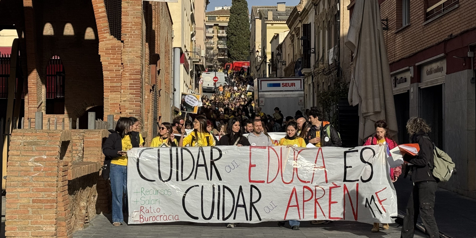 Manifestació de la vaga educativa de l'11 de febrer a Sant Cugat FOTO: Elvira Gallardo (TOT Sant Cugat)