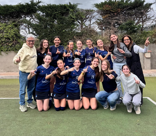 L'equip infantil femení del Junior FC que s'ha proclamat campió de Catalunya. FOTO: Cedida